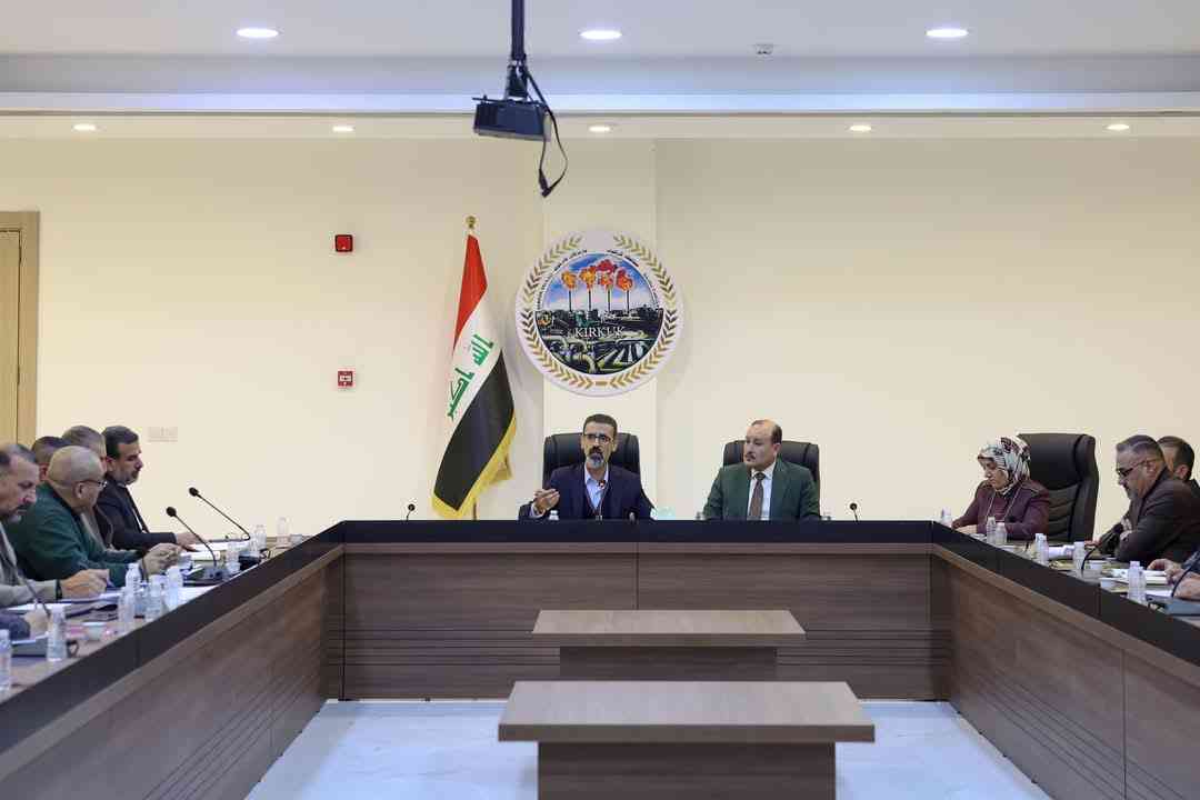 محافظ كركوك ريبوار طه مصطفى   يجتمع مع كوادر مديرية توزيع كهرباء كركوك