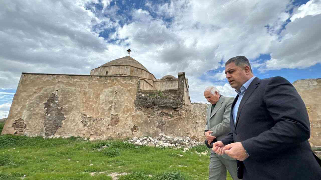 النائب الأول لمحافظ كركوك   الدكتور ياوز حميد محمود يتجول في قلعة كركوك التاريخية ويزور جامع عريان زاده، 