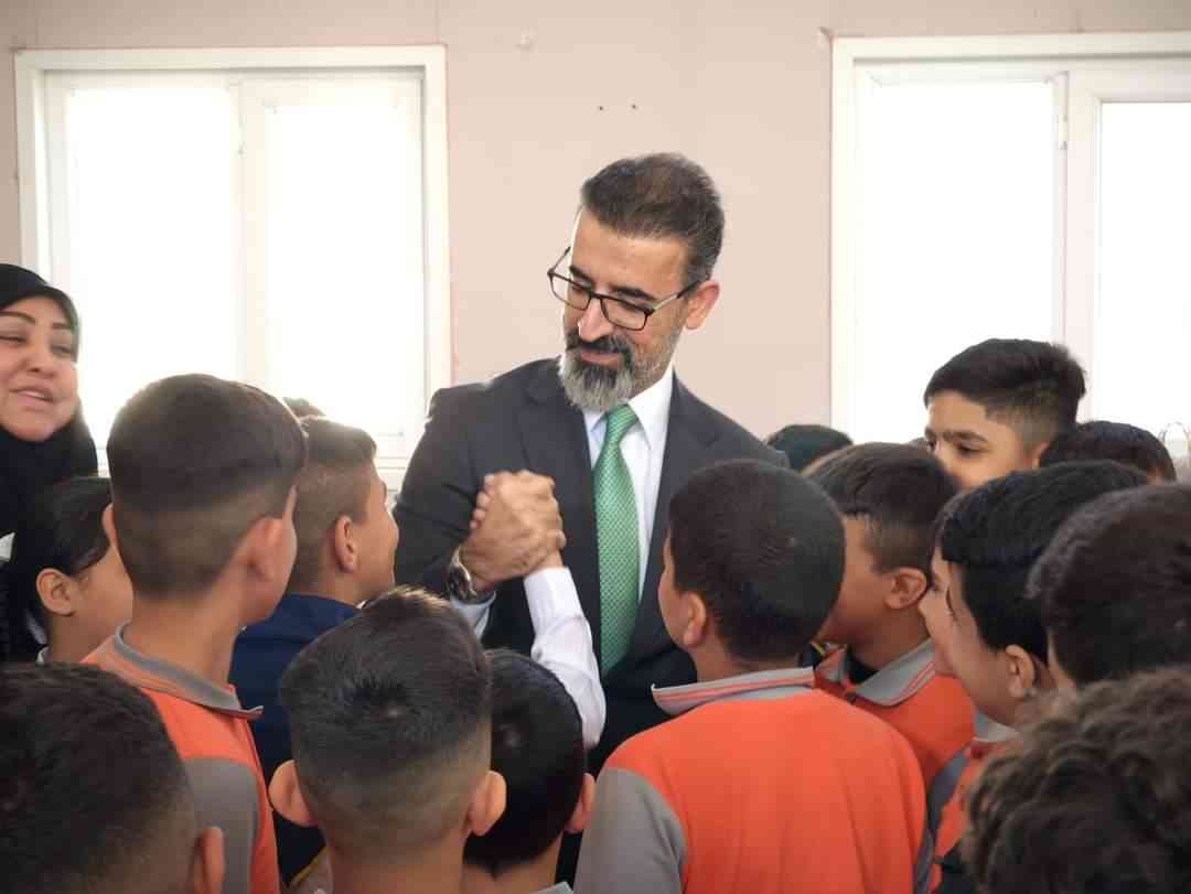 محافظ كركوك ريبوار طه مصطفى ..  يشارك التلاميذ والاطفال احتفاليتهم بالذكرى السنوية بتأسيس مؤسسة عشق كركوك التعليمية .