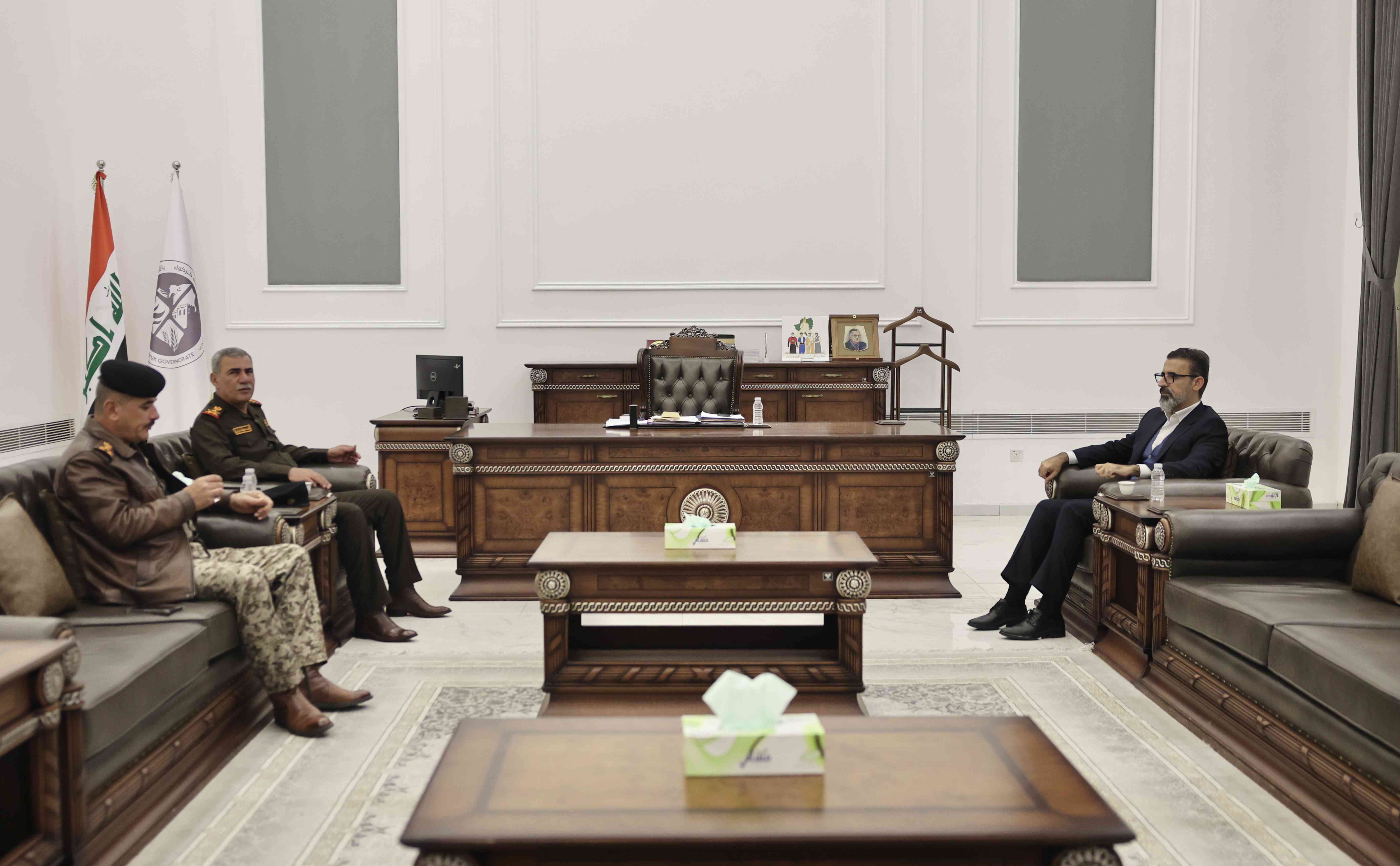 بحث السيد محافظ كركوك ريبوار طه رئيس اللجنة الامنية العليا ،مع الفريق ركن صالح حرز قائد عمليات كركوك