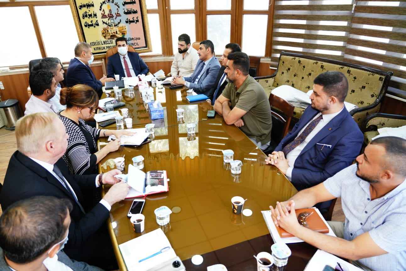 السيد المعاون الفني  يعقد اجتماعا موسعا لبحث مشروع متروا شبكات الهاتف النقال .