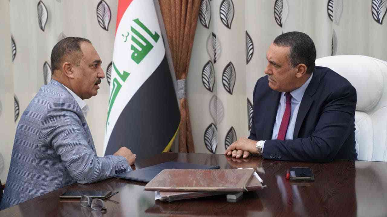 الجبوري .. يبحث مع مدير عام تربية كركوك ،التعاون المشترك في دعم جهود انجاح الامتحانات النهائية في كركوك  . بحث السيد محافظ كركوك راكان سعيد الجبوري ، مع السيد مدير عام تربية كركوك عبد علي حسين طعمه ،جهود دعم القطاع التربوي ،وتأمين  متطلبات وعمل انجاح الام