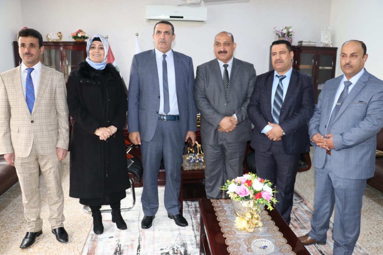       السيد محافظ كركوك  يزور قسم الأشراف التربوي .. ويؤكد اهمية النهوض بالواقع التربوي وخدمة طلبتنا الأعزاء 