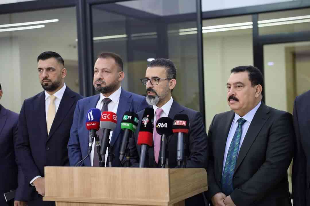 محافظ كركوك ريبوار طه مصطفى  يعقد اجتماعاً مع عدد من المدراء العامين و مسؤولين في وزارة الكهرباء .