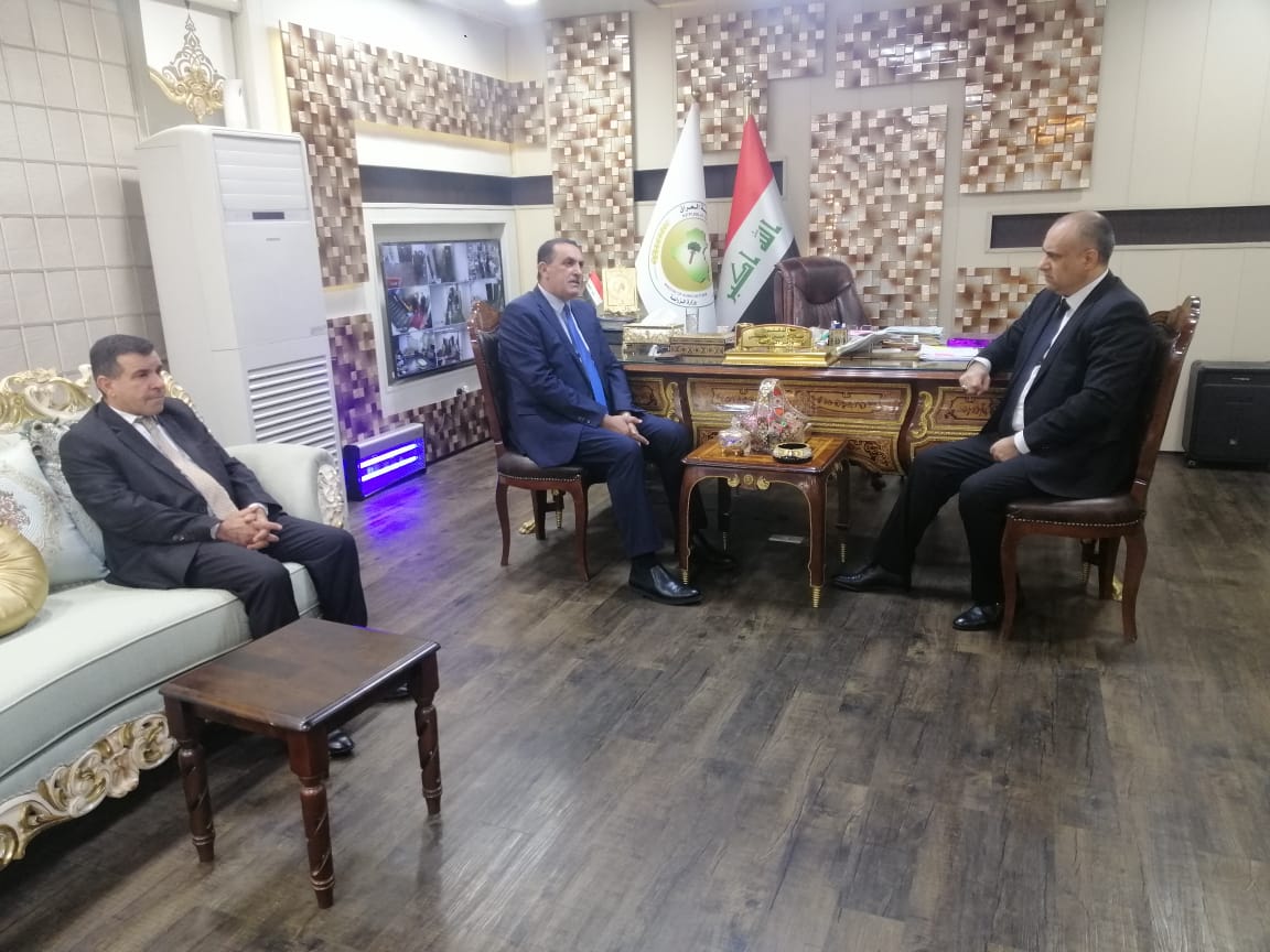      وزير الزراعة  يبحث مع محافظ كركوك , تسويق محصول الذرة الصفراء وتطوير القطاع الزراعي بالمحافظة 