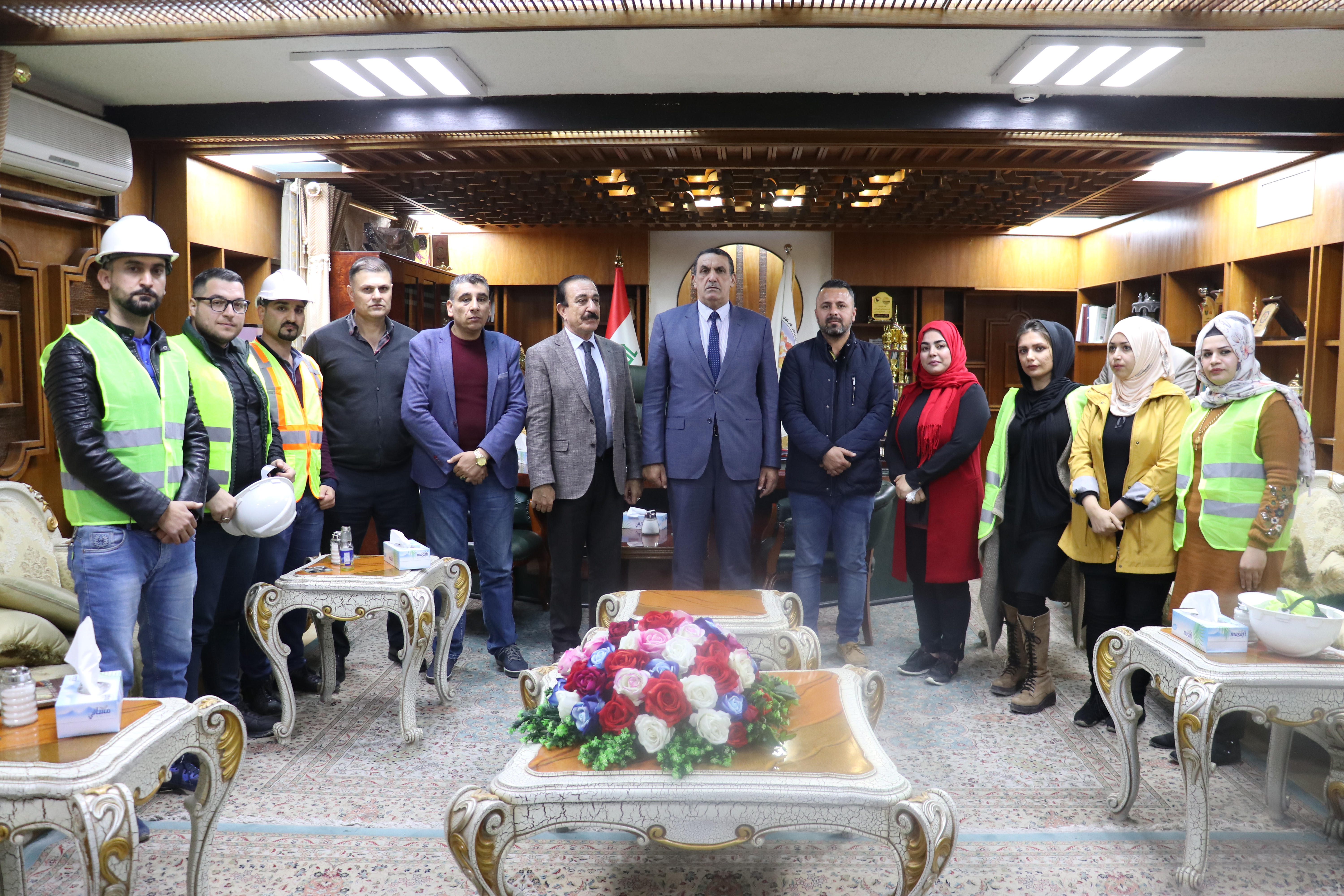     الجبوري  خلال استقباله عددا من الخريجين في كليات الهندسة 