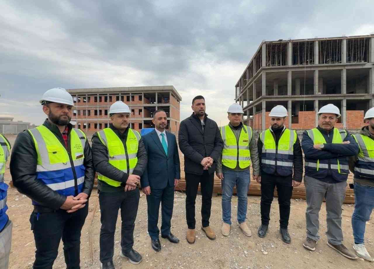 ضمن جهود معالي نائب رئيس الوزراء وزير التخطيط  الدكتور إبراهيم تميم يتابع أعمال تنفيذ مستشفى الماحوز .