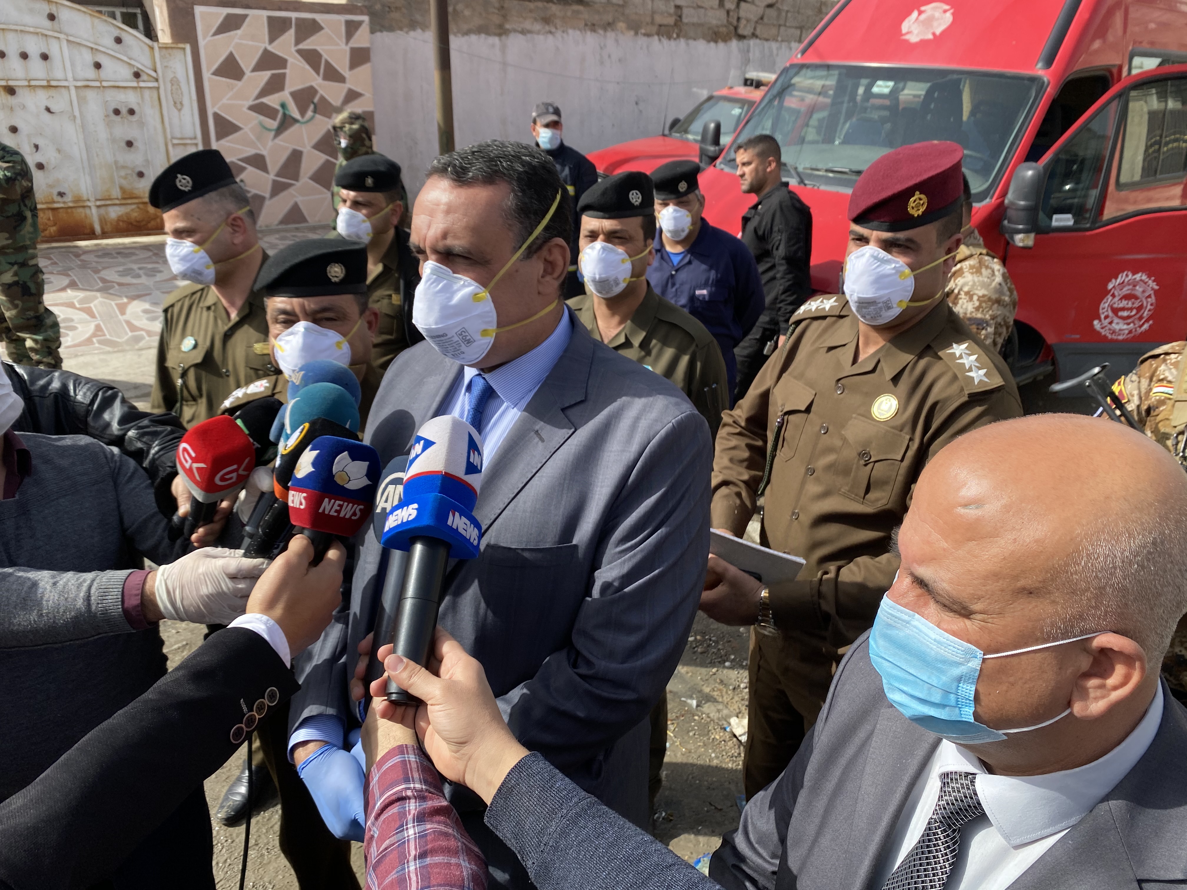 الجبوري  يتابع ميدانيا حملة التطهير لفرق الدفاع المدني .. ويشيد بوسائل الاعلام 