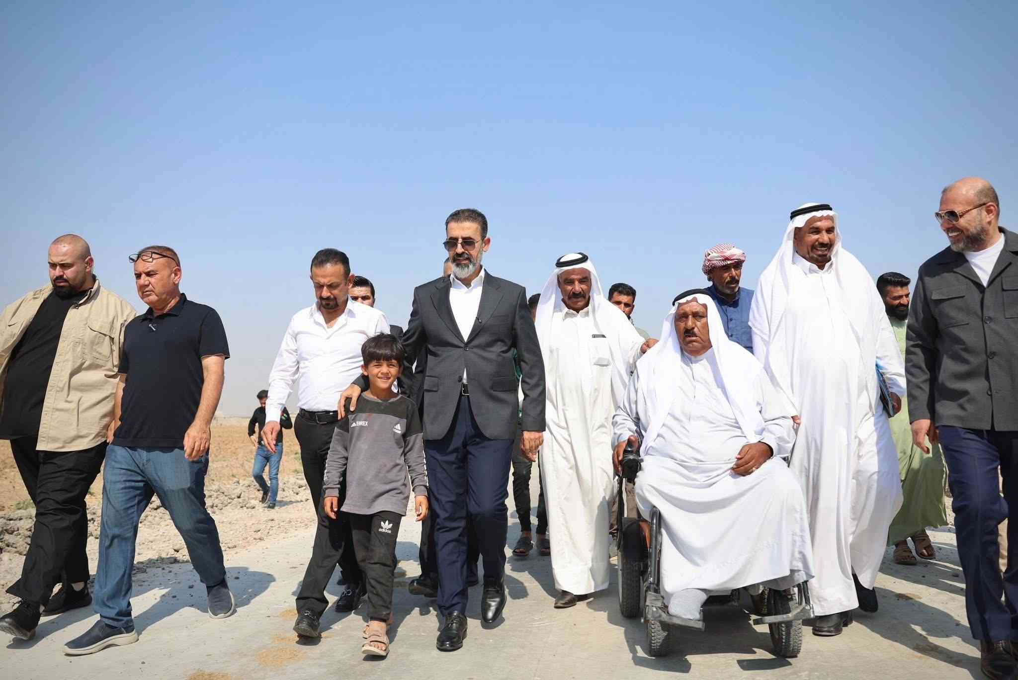 في ساعات الصباح الأولى .. محافظ كركوك ريبوار طه   يزور قرية الكفاح ويطلع على الواقع الخدمي .