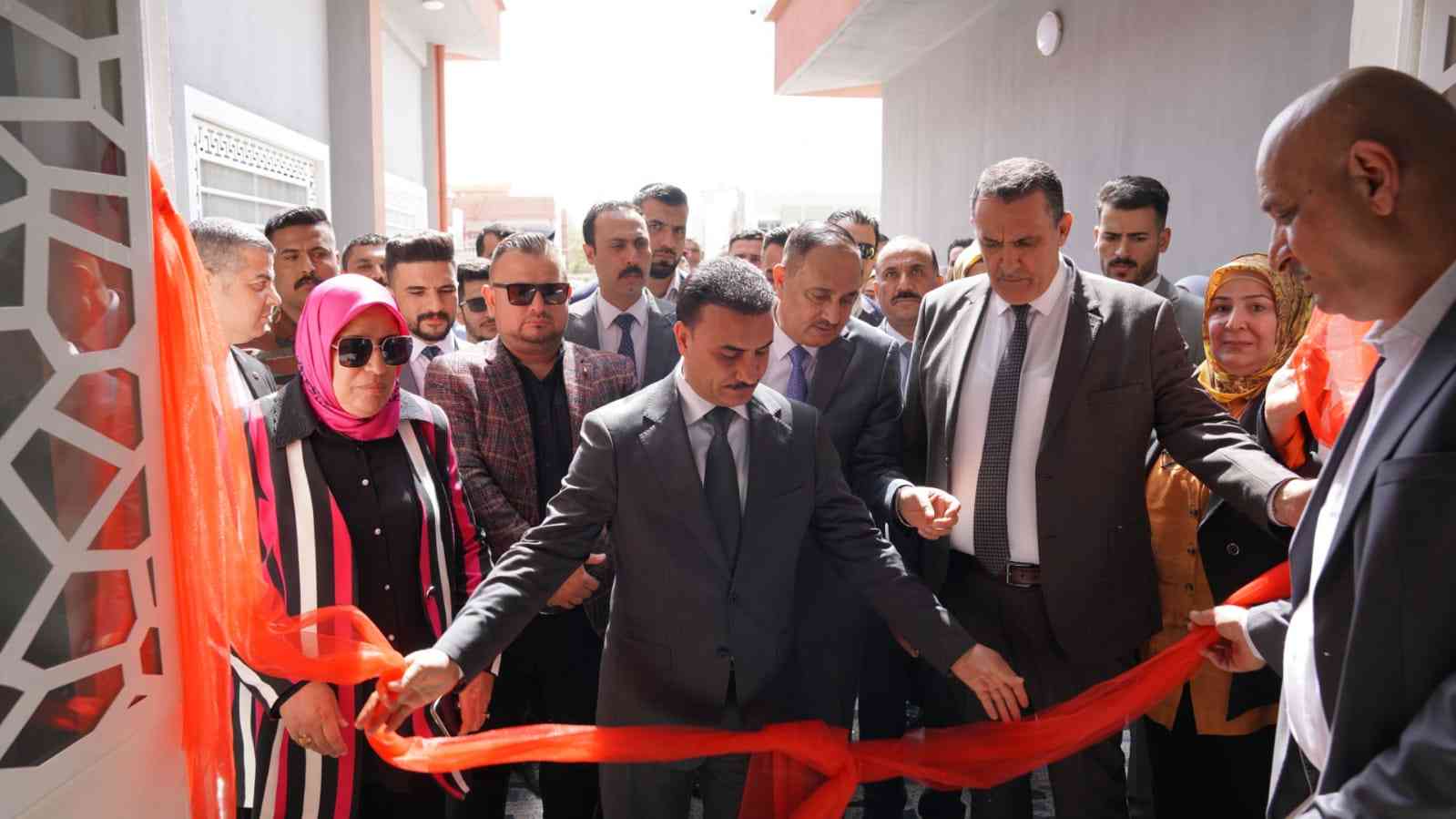 معالي وزير التربية ومحافظ كركوك ..  يفتتحان مدرسة في حي عدن .