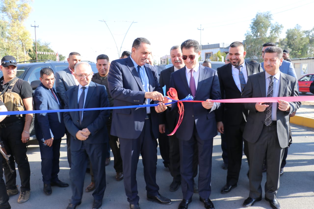     وزير التخطيط ومحافظ كركوك يفتتحان شارع مستشفى الأطفال بعد اعادة تطويره وتأهيله 