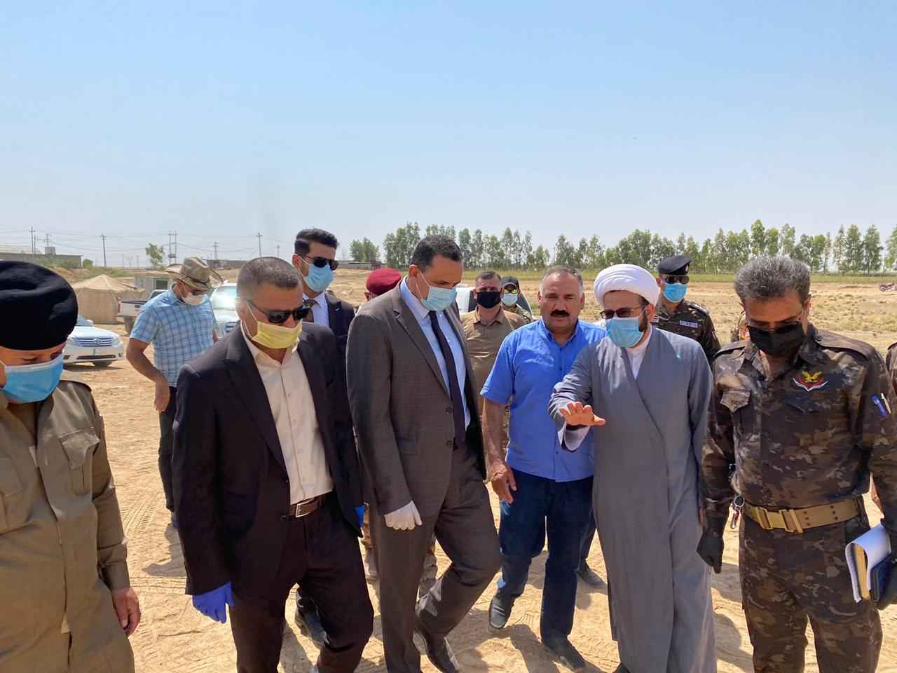 محافظ كركوك  يتابع اعمال موقع العزل في ناحية تازه 