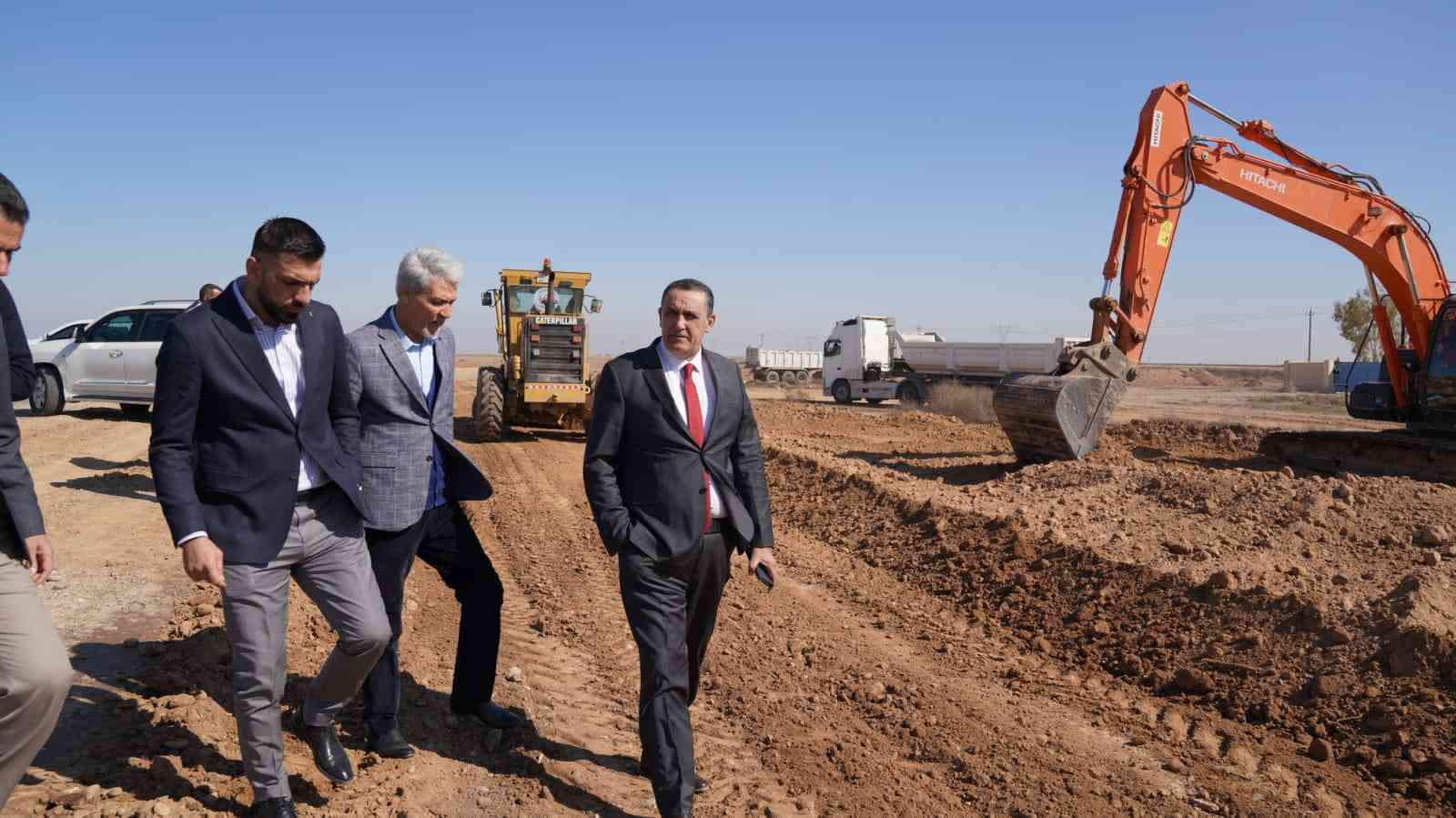 مع ساعات الصباح الاولى .. الجبوري .. يتابع سير اعمال مشروع الممر الثاني لطريق كركوك /الفتحة .