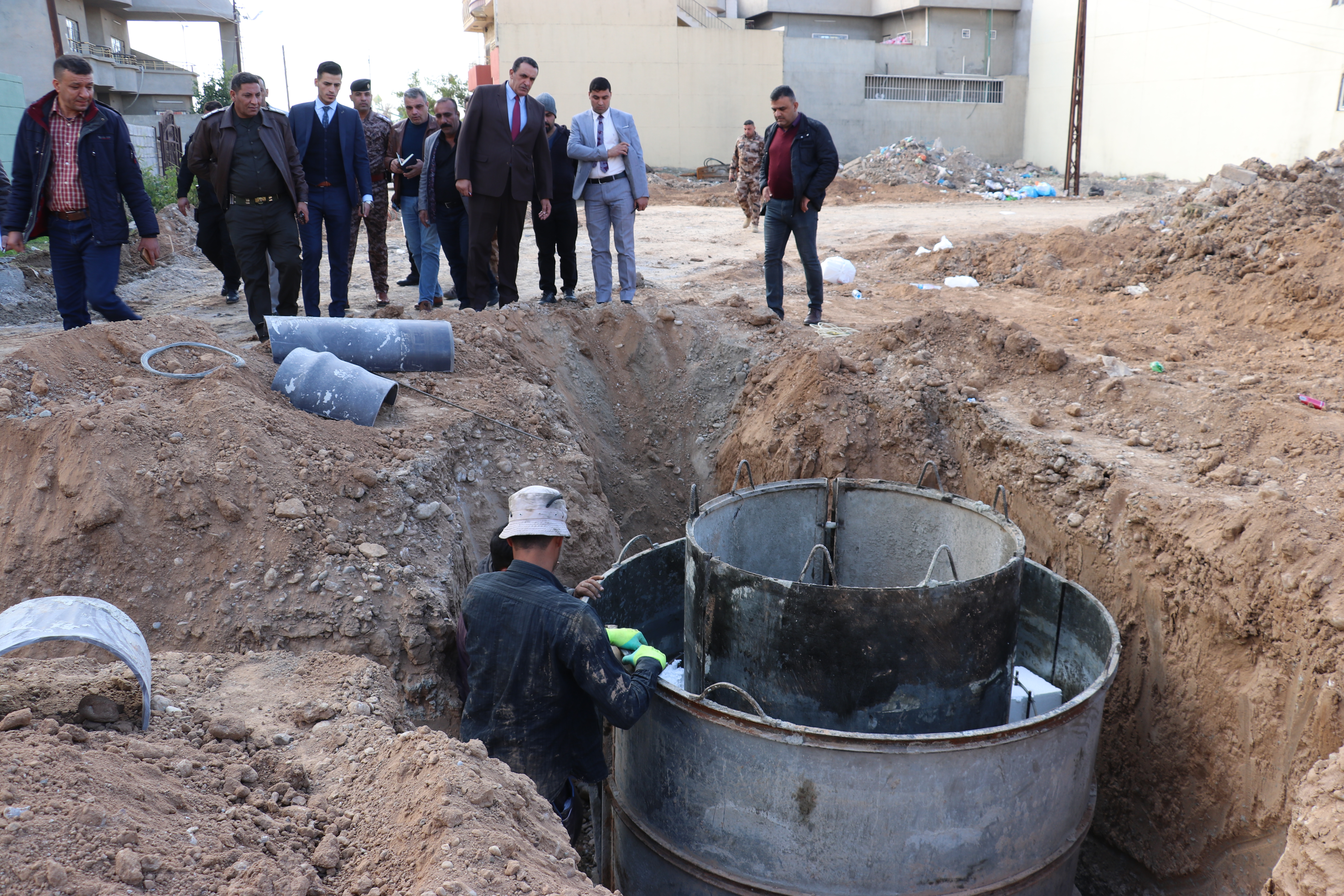     خلال متابعته لتنفيذ المشاريع في مدينة كركوك   الجبوري .. يتفقد المشاريع في احياء واحد حزيران وحي عدن  وشارع الكورنيش 