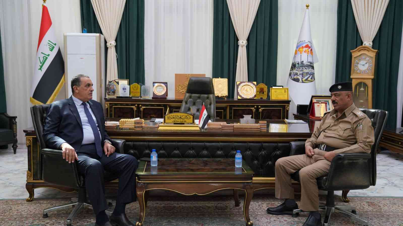 محافظ كركوك يبحث مع المدير العام للدفاع المدني جهود دعم واسناد عمل الدفاع المدني وتأمين متطلباتهم .