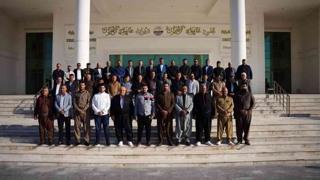 ريبوار طه مصطفى محافظ كركوك   يلتقي شيخ  عشيرة الهموندية ممند اغا الهموندي و الشيخ مريوان اغا الهموندي شيخ العشيرة في كركوك 