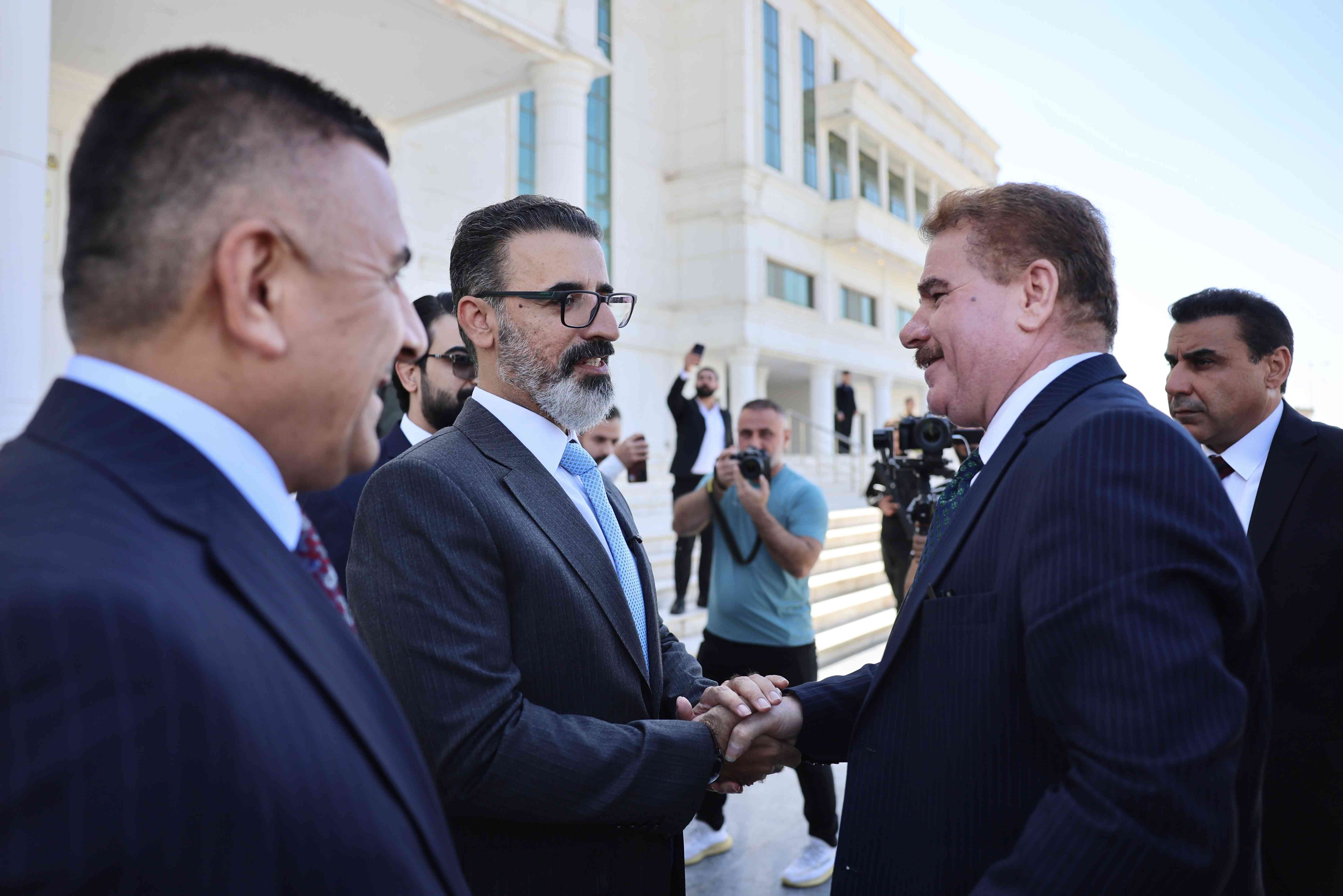 استقبل السيد محافظ كركوك ريبوار طه   السيد محمد عثمان عزيز مسؤول مركز دهوك للاتحاد الوطني الكوردستاني والوفد المرافق له.