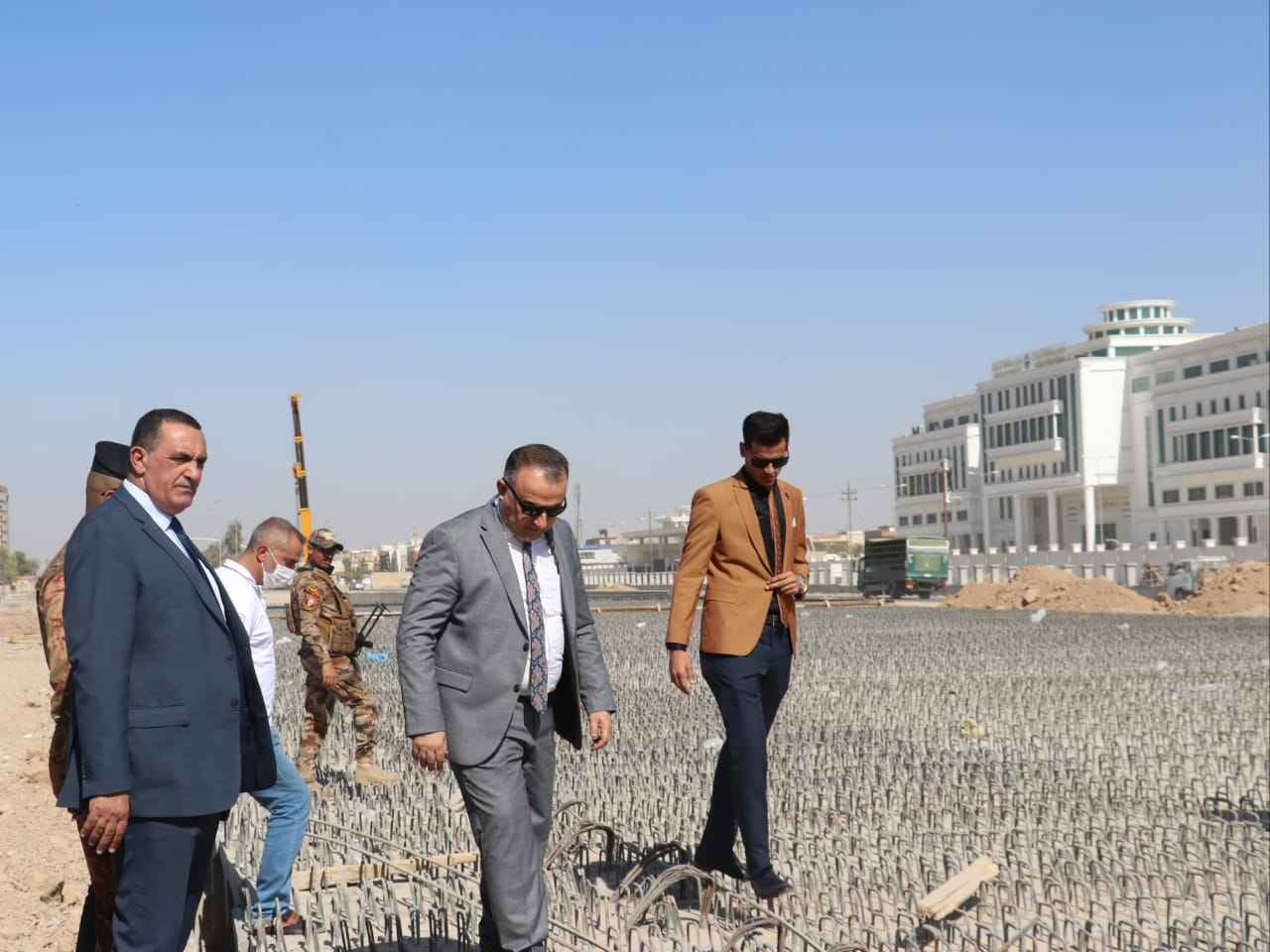         الجبوري  يشيد بكفاءة الأعمال المنفذه لمشروع مجسر مبنى المحافظة الجديد ,,ويؤكد العمل على ضمان تمويل لتنفيذ مشاريعنا المستمره .