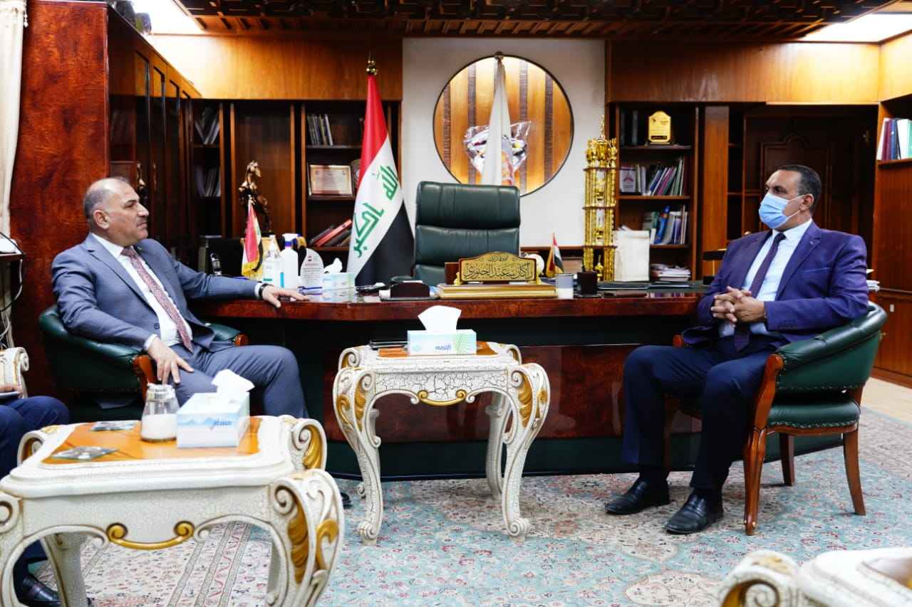      وزير الصناعة والمعادن  كركوك أمنه ومستقره ,, وتشهد حملة اعمار كبيره .. ولديهم محافظ حريص على مواطنيه والمطالبه بحقوقهم وخدمة جميع مواطنيهم .