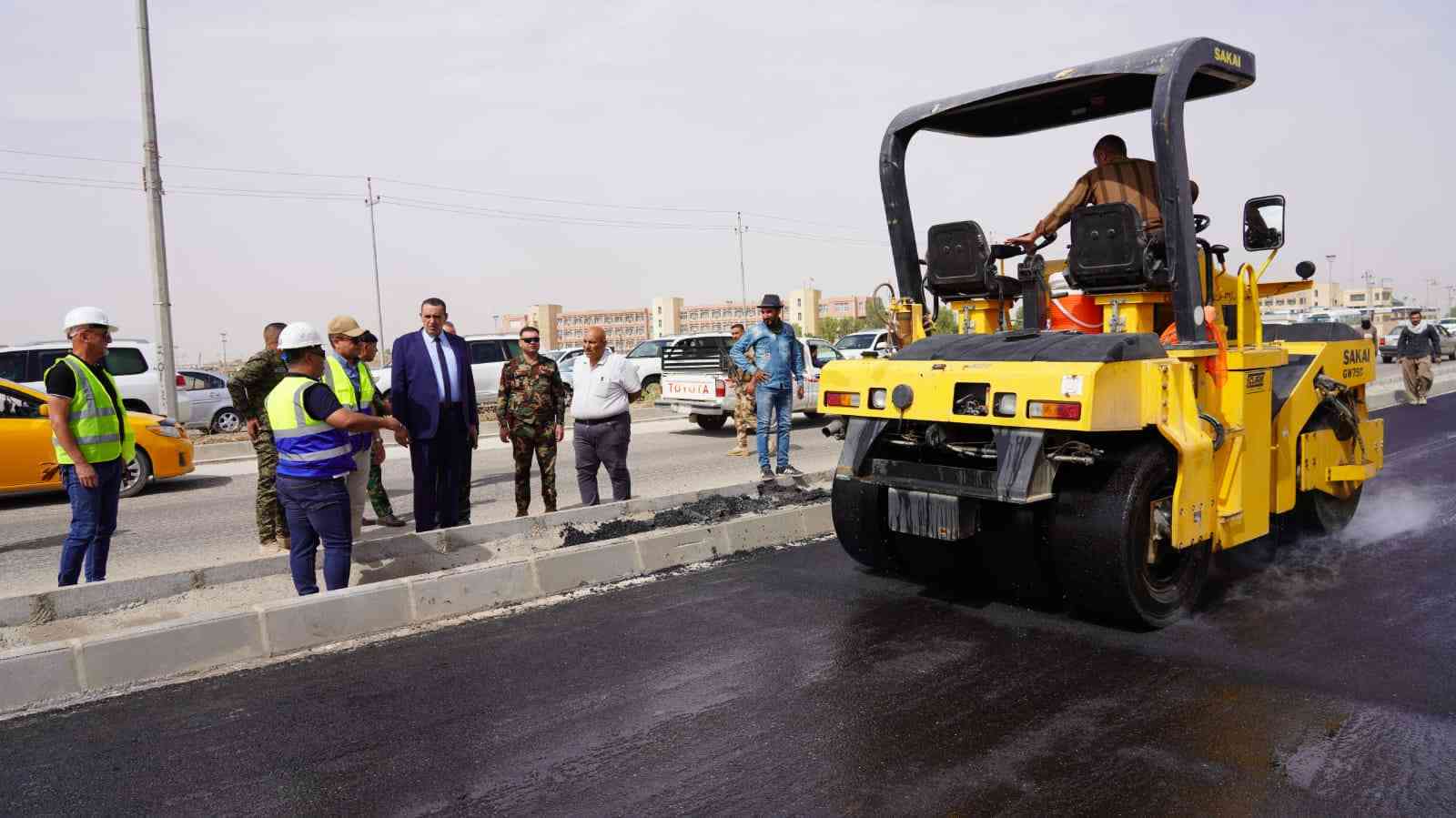 محافظ كركوك ..  يتابع اعمال اكساء طريق جامعة كركوك .