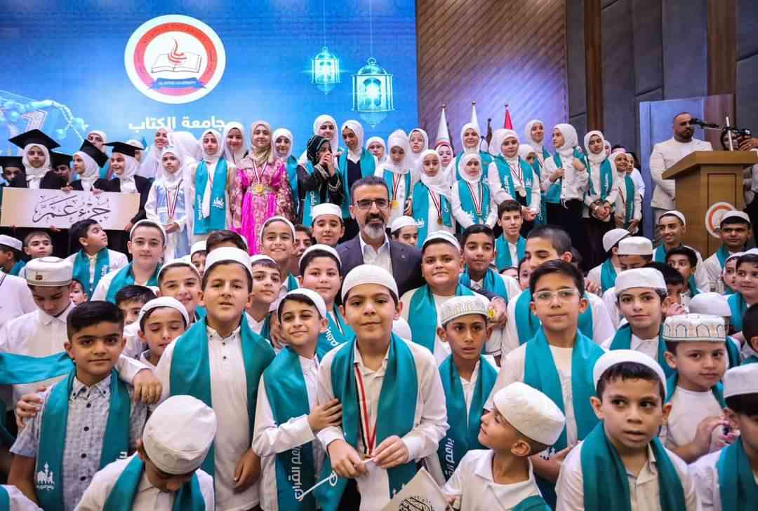 احتفاءً بالمولد النبوي الشريف   ريبوار طه .. يقف مع خريجي دورة براعم القرآن الثانية .