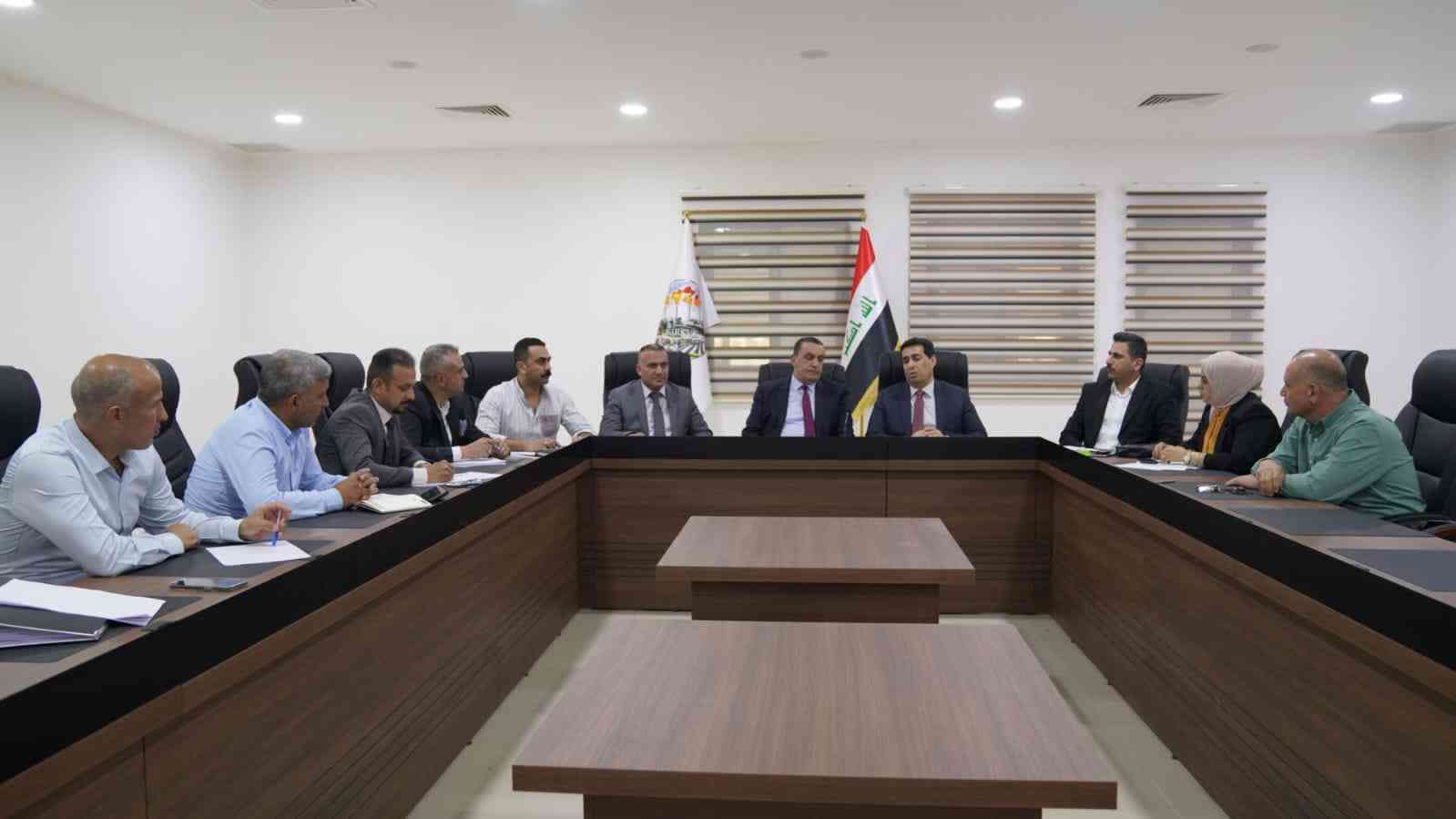 محافظ كركوك   يترأس اجتماع لدوائر قطاع الكهرباء ،لبحث الاجراءات المتخذة لموسم الصيف وتنفيذ المشاريع الكهربائية .