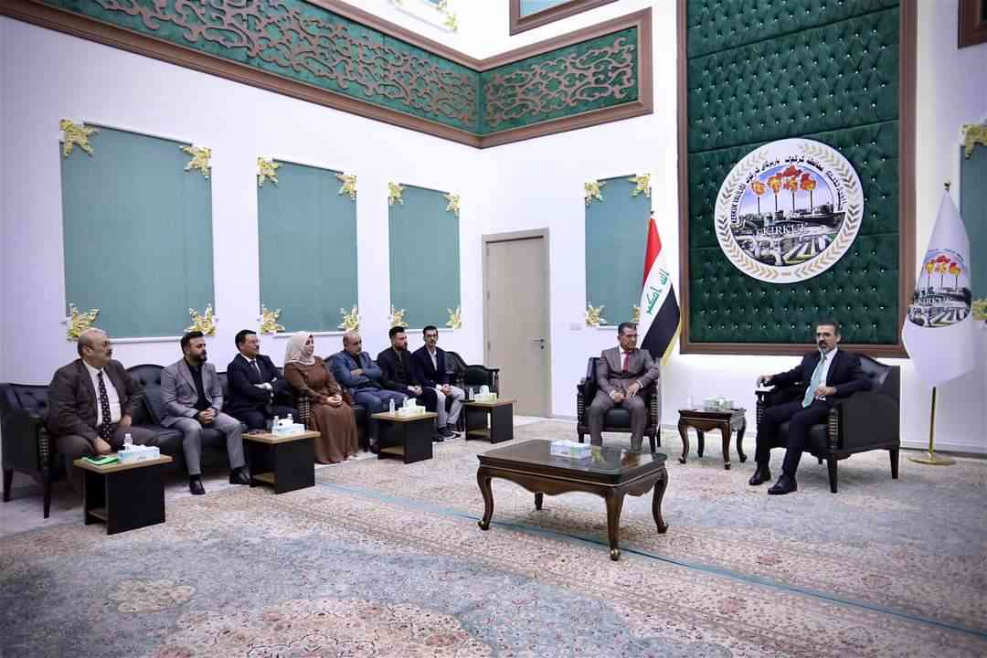 محافظ كركوك ريبوار طه   يستقبل مدير مكتب مجلس النواب في محافظة كركوك السيد رزكار مصطفى وكادره