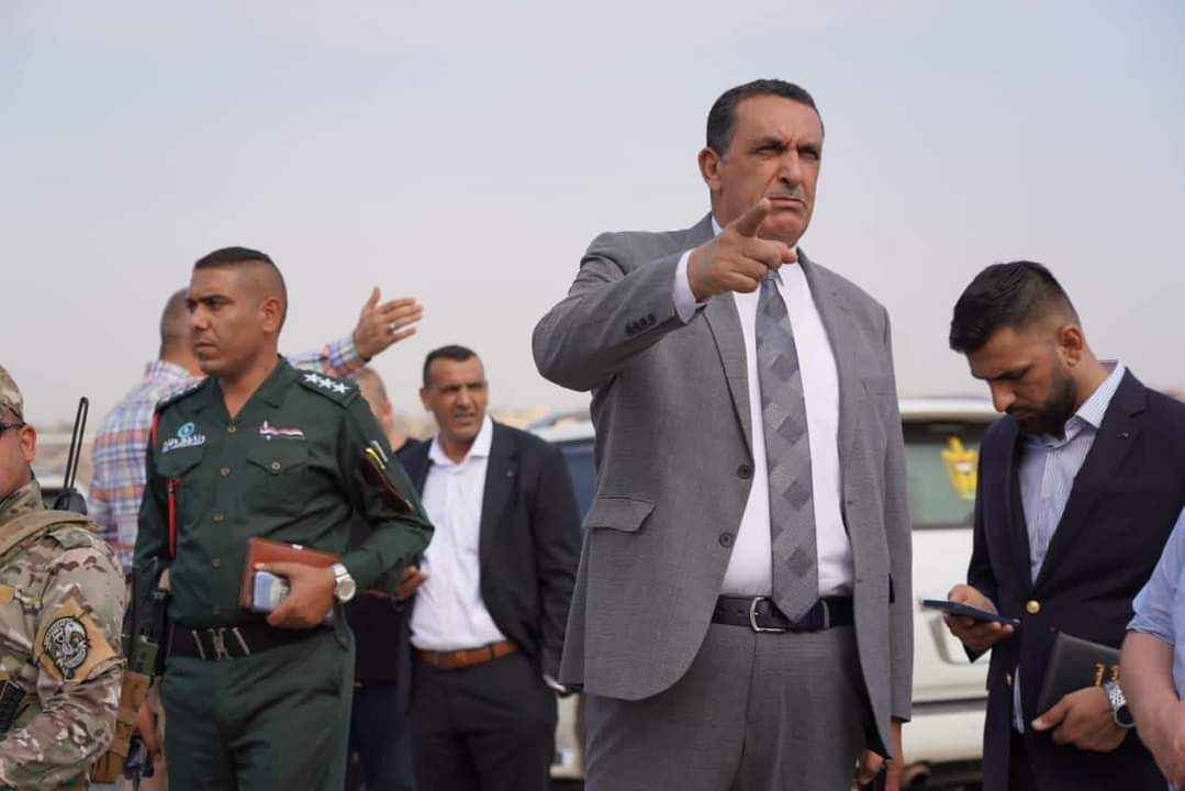 الجبوري  يتابع اعمال اكساء الاسفلت لمشروع تقاطع نفق الجامعة .