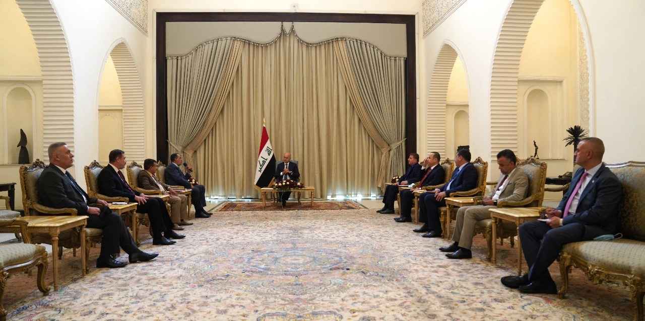 خلال استقباله وفداً من كركوك .. رئيس الجمهورية يؤكد ضرورة معالجة المسائل العالقة وفق الدستور وإرادة الكركوكيين وحماية التعايش السلمي بين جميع المكونات .