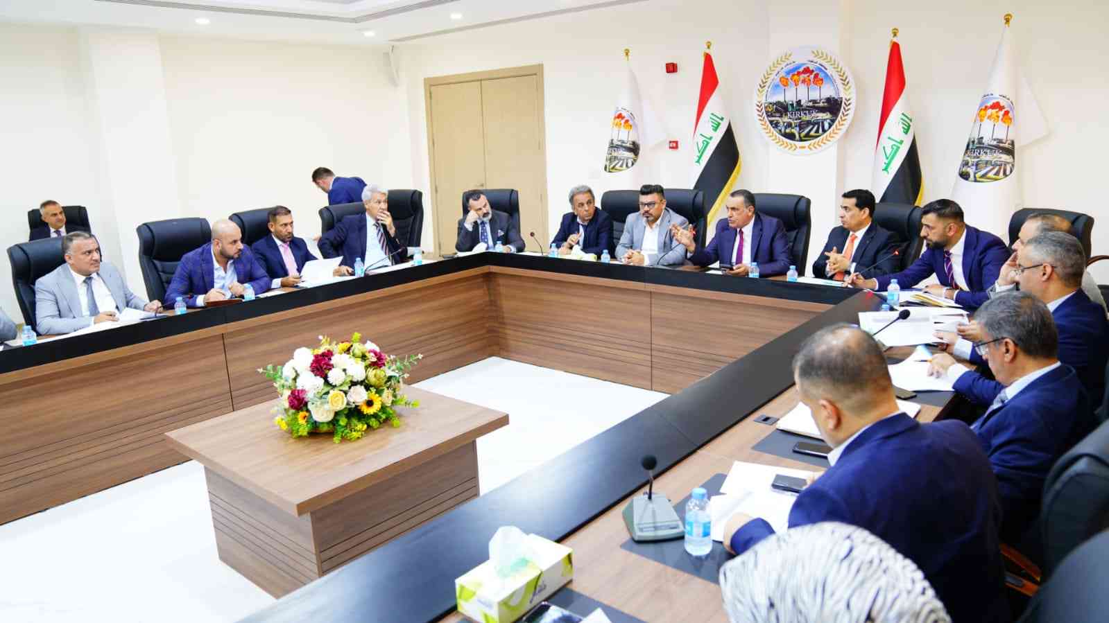 وفق رؤية الفريق الواحد والعمل المشترك ..  تواصل ادارة محافظة كركوك ، عقد اجتماعاتها لرسم رؤية خطط ومشاريع المحافظة ضمن الموازنة الأتحادية للعام 2023 لدوائر المحافظة كافة ومركز المدينة وجامعة كركوك والكلية التقنية وجميع المؤسسات التعليمية  .