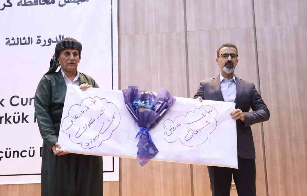 تجمعاً في مبنى المحافظة .. دعماً لمحافظ كركوك وادارته .  عشيرة شيخان .. تؤكد دعمها لأدارة كركوك