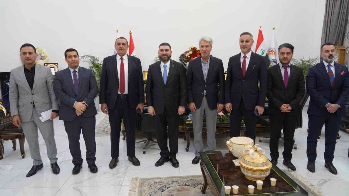 الوكيل الإداري في وزارة الإعمار والإسكان يزور مبنى محافظة  كركوك .