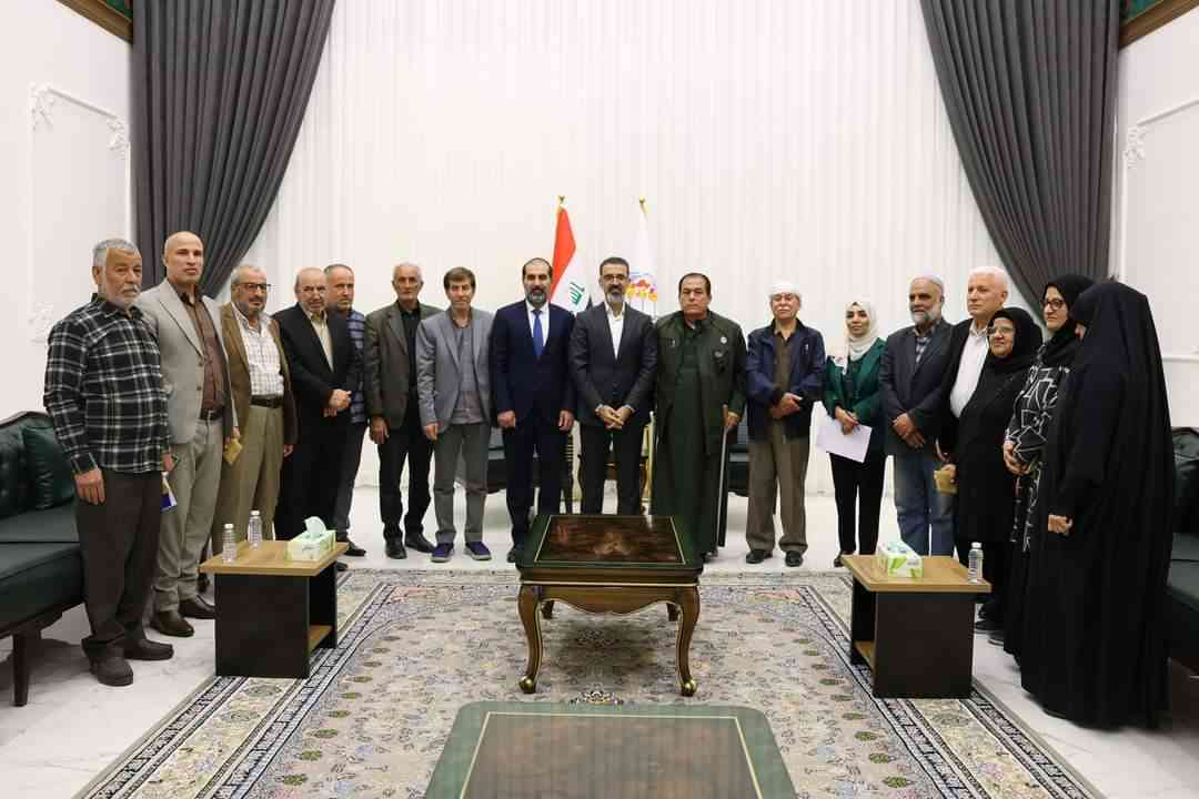 وفاءً لدورهم ..    محافظ كركوك ريبوار طه مصطفى   يكرم موظفي ديوان المحافظة المحالين على التقاعد .