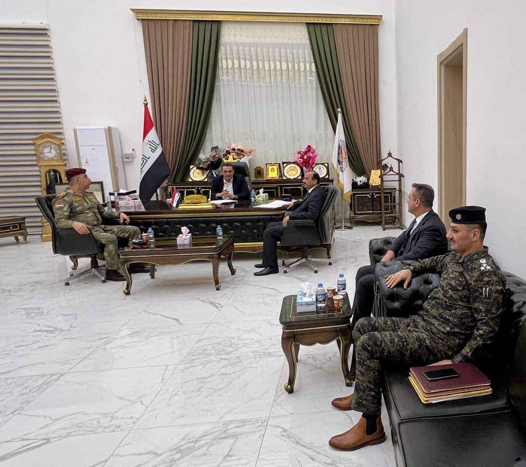 الجبوري  يشيد بجهود القوات الامنية ..ويؤكد دعمه ومساندته لقيادة المقر المتقدم وجميع التشكيلات الامنية البطلة .  بحث السيد محافظ كركوك راكان سعيد الجبوري رئيس اللجنة الامنية العليا ،مع عدد من السادة المدراء في الاجهزة الامنية ،جهود التعاون وتعزيز استقرار و