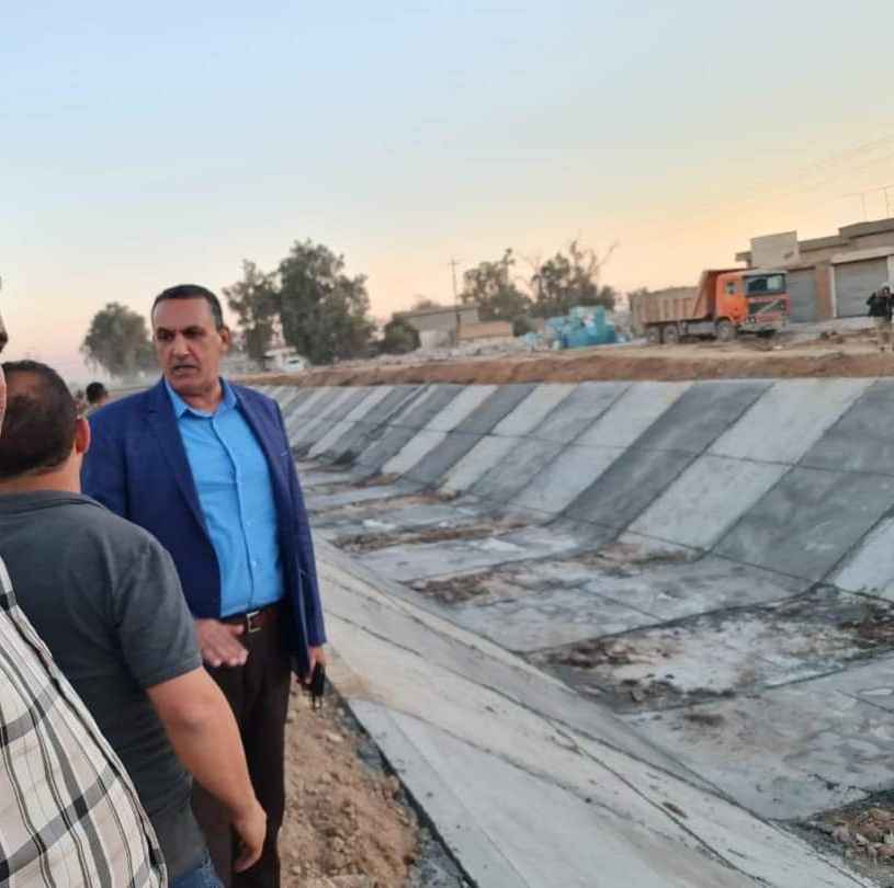 الجبوري  يتابع اعمال الصب والتبطين لمشروع تطوير قناة الري في قضاء الحويجة