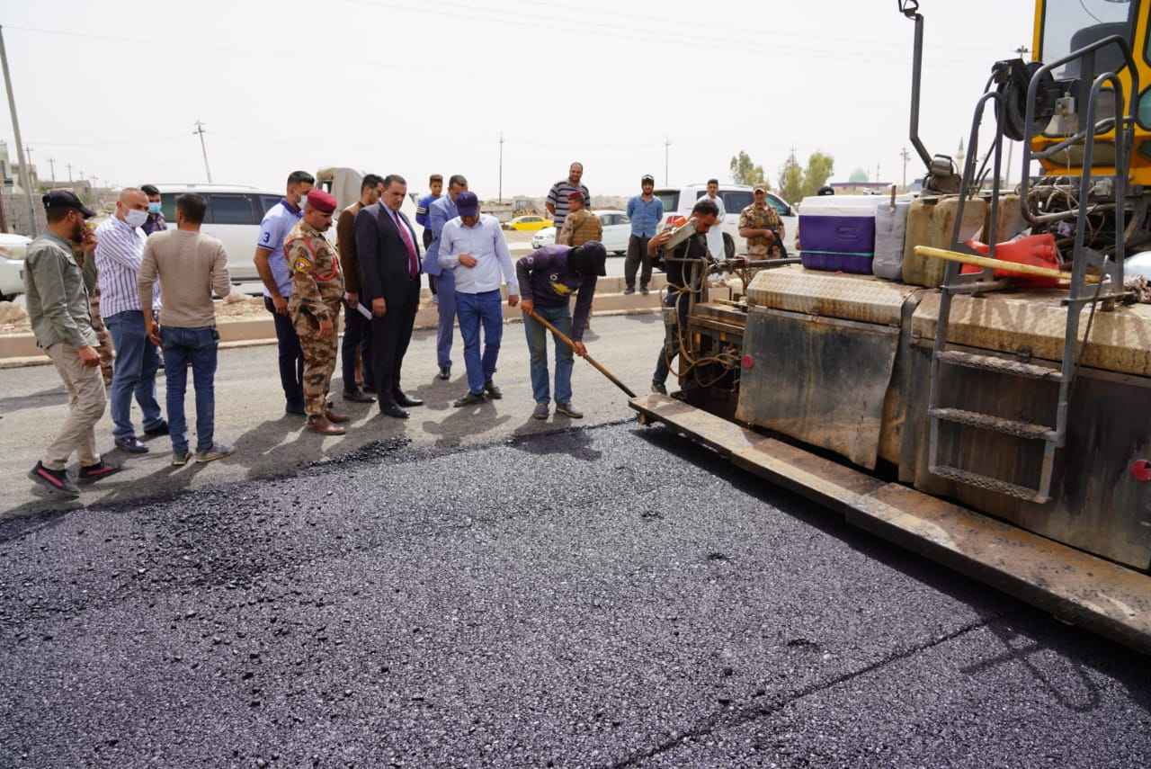الجبوري  يتابع ميدانيا اعمال التبليط من جسر ليلان الى جسر الرشيد.