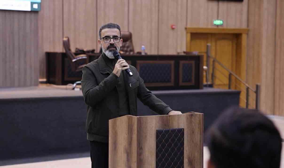 حضر السيد محافظ كركوك ريبوار طه   جانب من أعمال دورة التدريب والتأهيل   تحت عنوان ( السلوك الوظيفي والولاء المؤسسي )