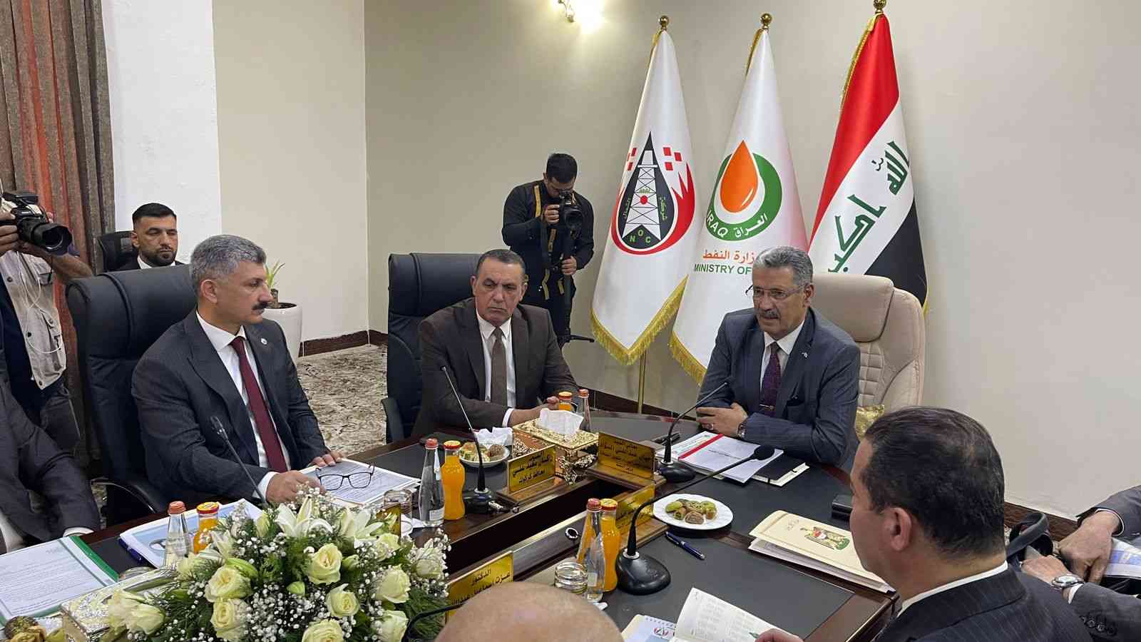 وزير النفط يعقد اجتماعاً مع الكوادر المتقدمة في شركة نفط الشمال .