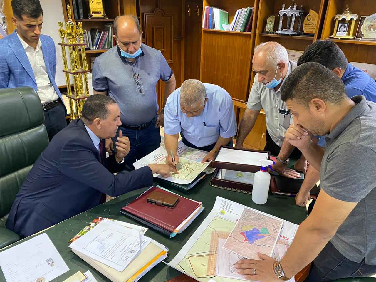 بعد طلب قدم لمعالي وزير النفط      الجبوري يعلن استقبال وفدا من وزارة النفط للشروع بعمليات مسح واستكشافات نفطية في قضاء الحويجة .