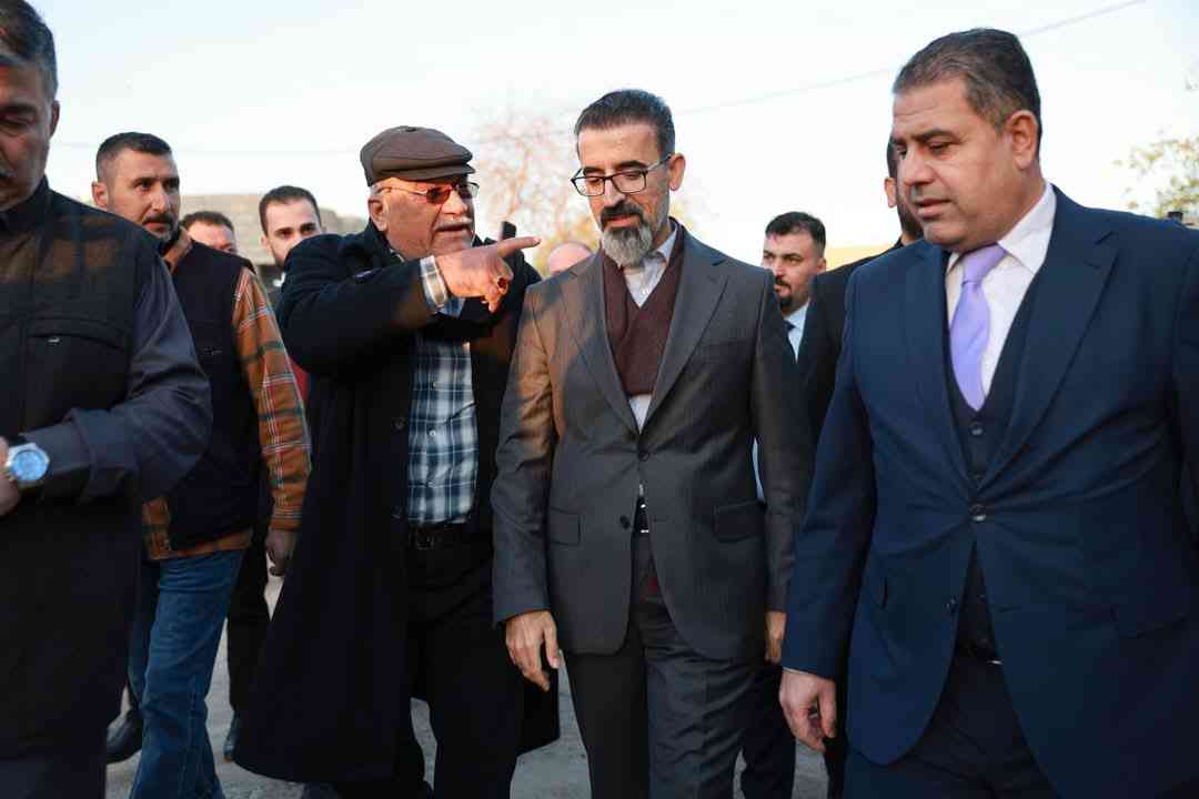 محافظ كركوك ريبوار طه مصطفى   يتفقد منطقة الحمزلي ، ويوجه بتامين الخدمات لاهلها 