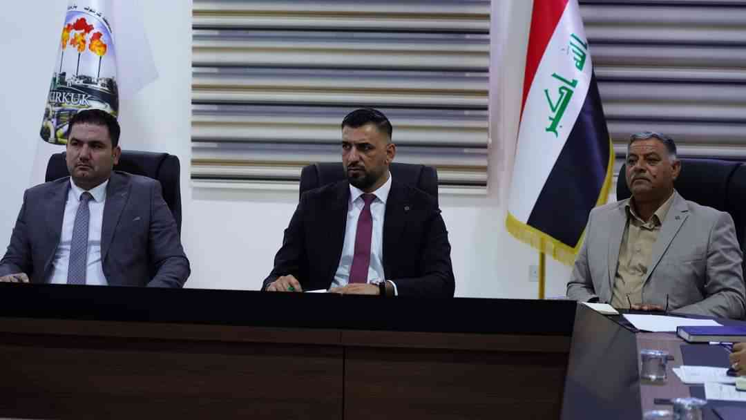 معاون المحافظ للشؤون الفنية ..  يعقد اجتماع تبسيط اجراءات تخصيص الاراضي للمشاريع .