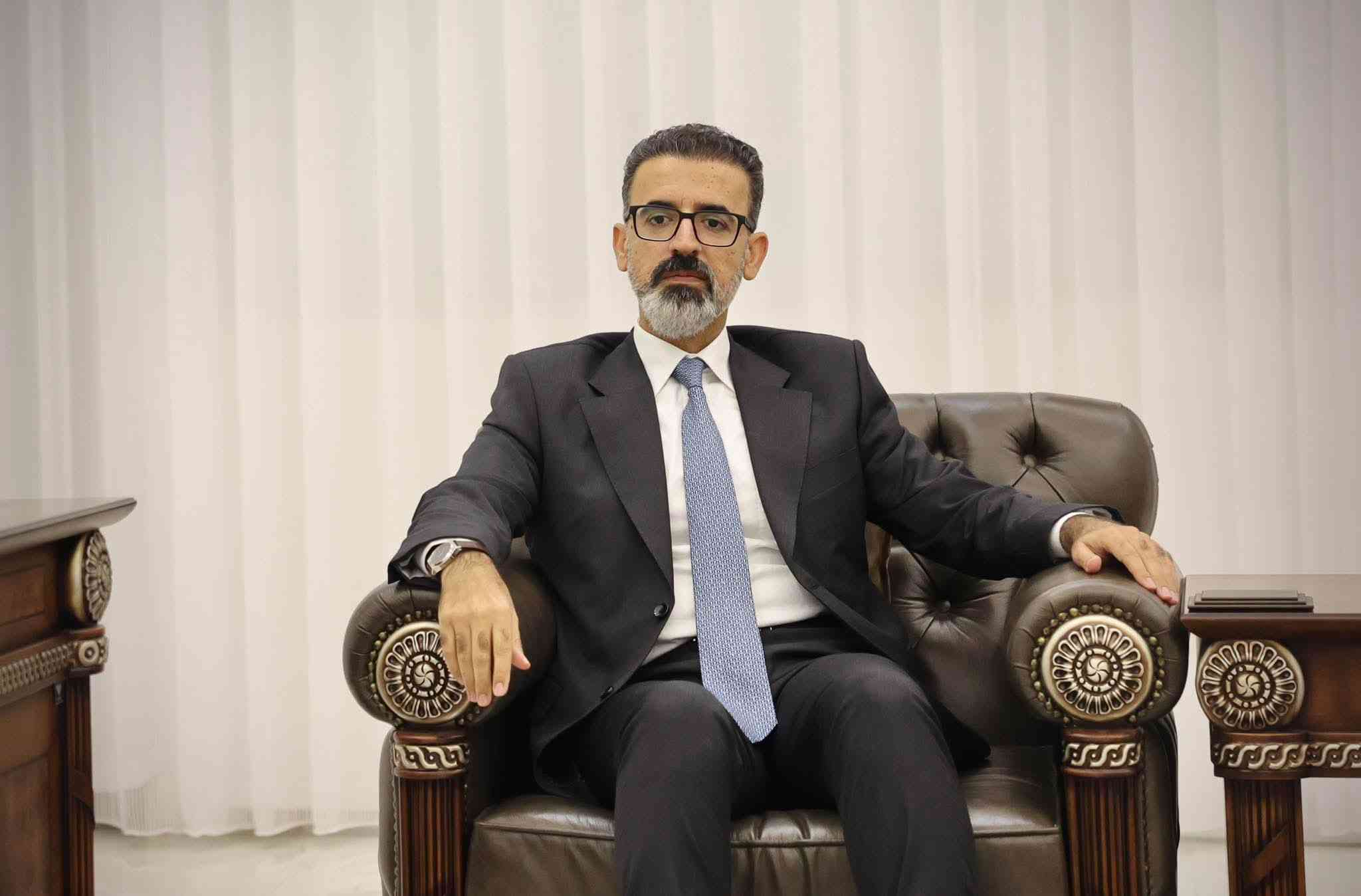 بمناسبة بدء العام الدراسي الجديد   أتقدم بأحر التهاني لجميع الطلاب والمعلمين الأعزاء. 