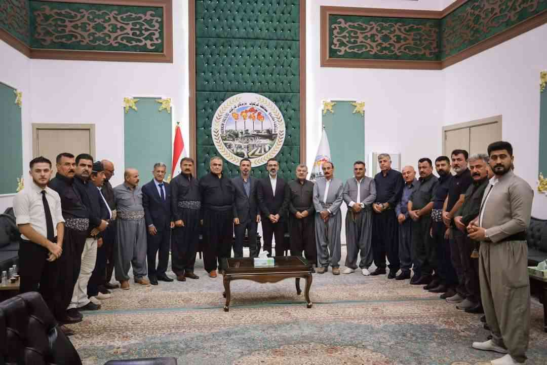 محافظ كركوك ريبوار طه   يستقبل عدد من الوجهاء والشخصيات الكريمة من عشيرة ساليي الذين قدموا التهنئة لسيادته بمناسبة تسنمه مهام منصبه محافظاً