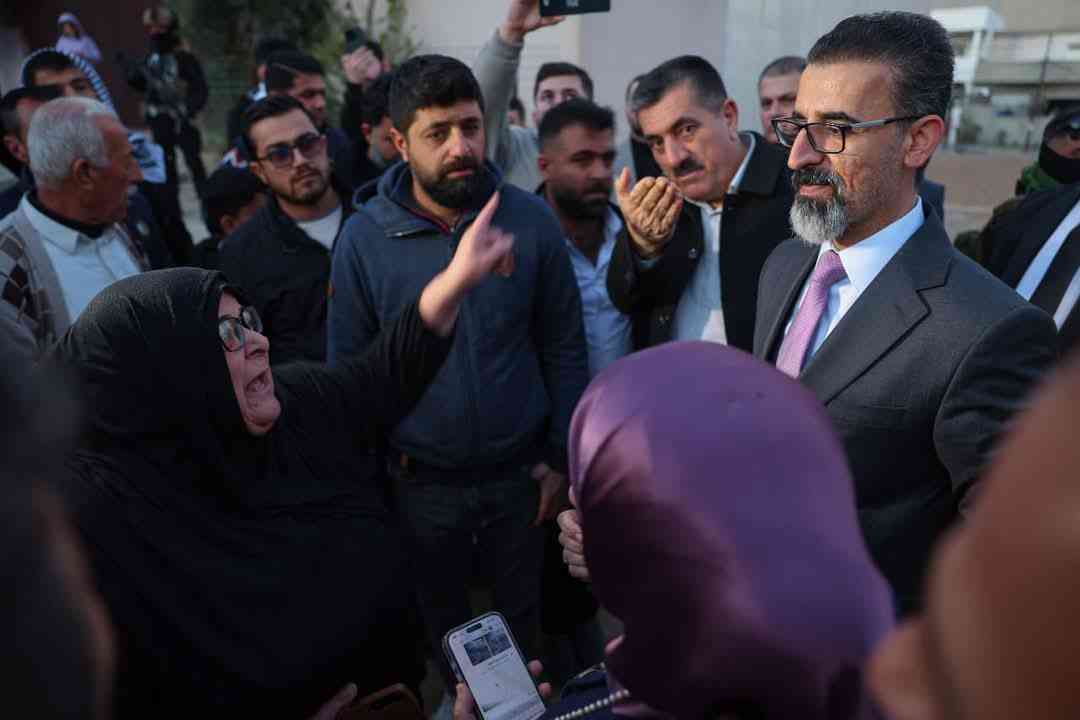 محافظ كركوك ريبوار طه مصطفى يقف مع المواطنين ويوجه بتقديم الخدمات لهم ..  