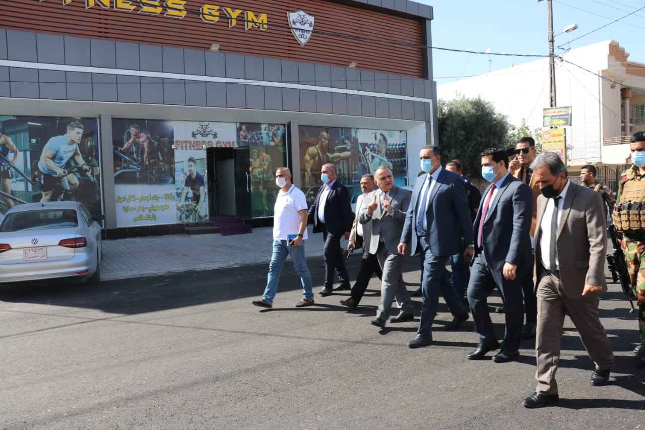            الجبوري  يتابع ميدانيا اعمال التأهيل للطرق قرب جامع كركوك وسط المدينة .