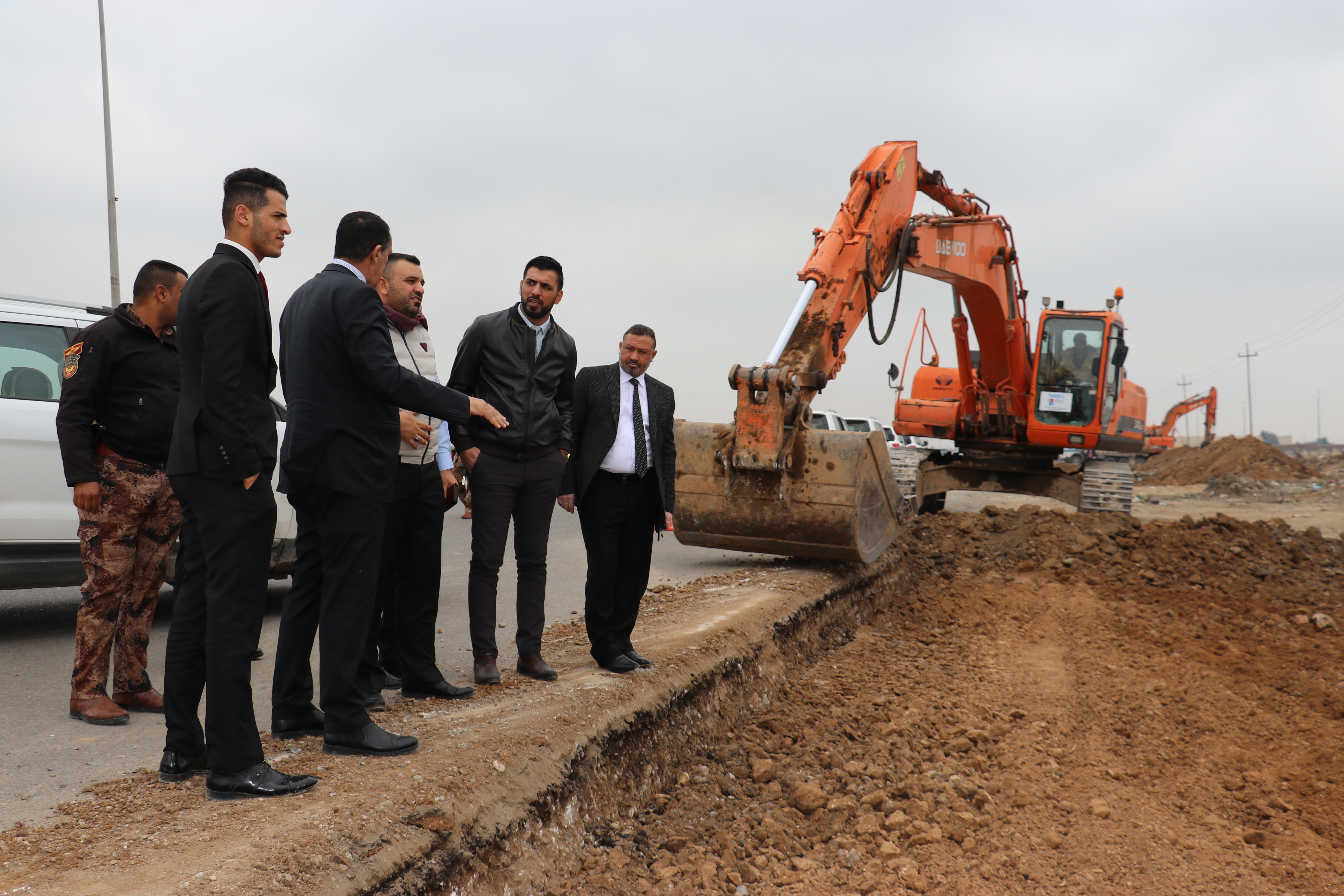     السيد محافظ كركوك  يتفقد سير تنفيذ اعمال تطوير شارع مطار كركوك , وحي الخضراء 