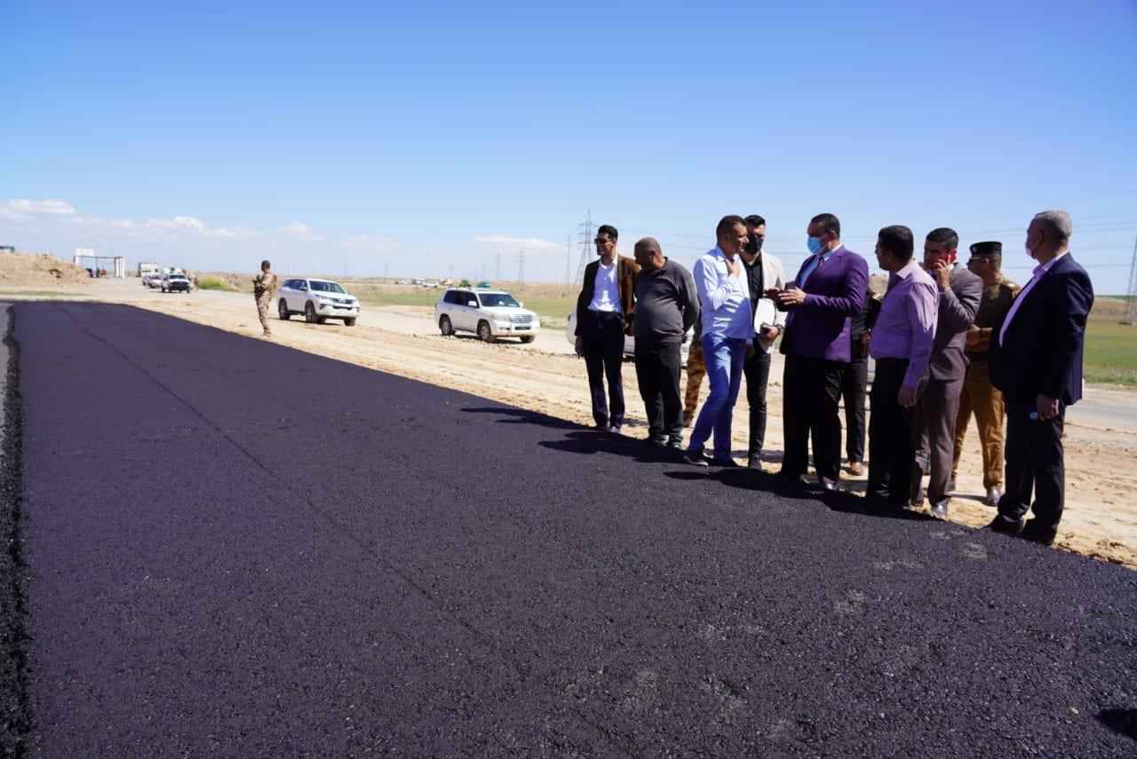 الجبوري  يتابع ميدانيا اعمال التبليط لطريق كركوك /حويجة /منزله .