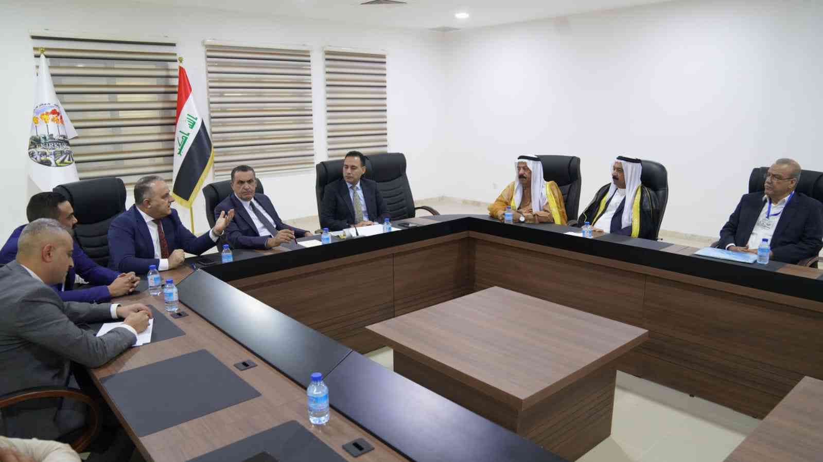 السيد محافظ كركوك ..  يترأس اجتماعاً لايجاد حلول قانونية تضمن حقوق مواطني كركوك والبلدية والمجمع الأستثماري .