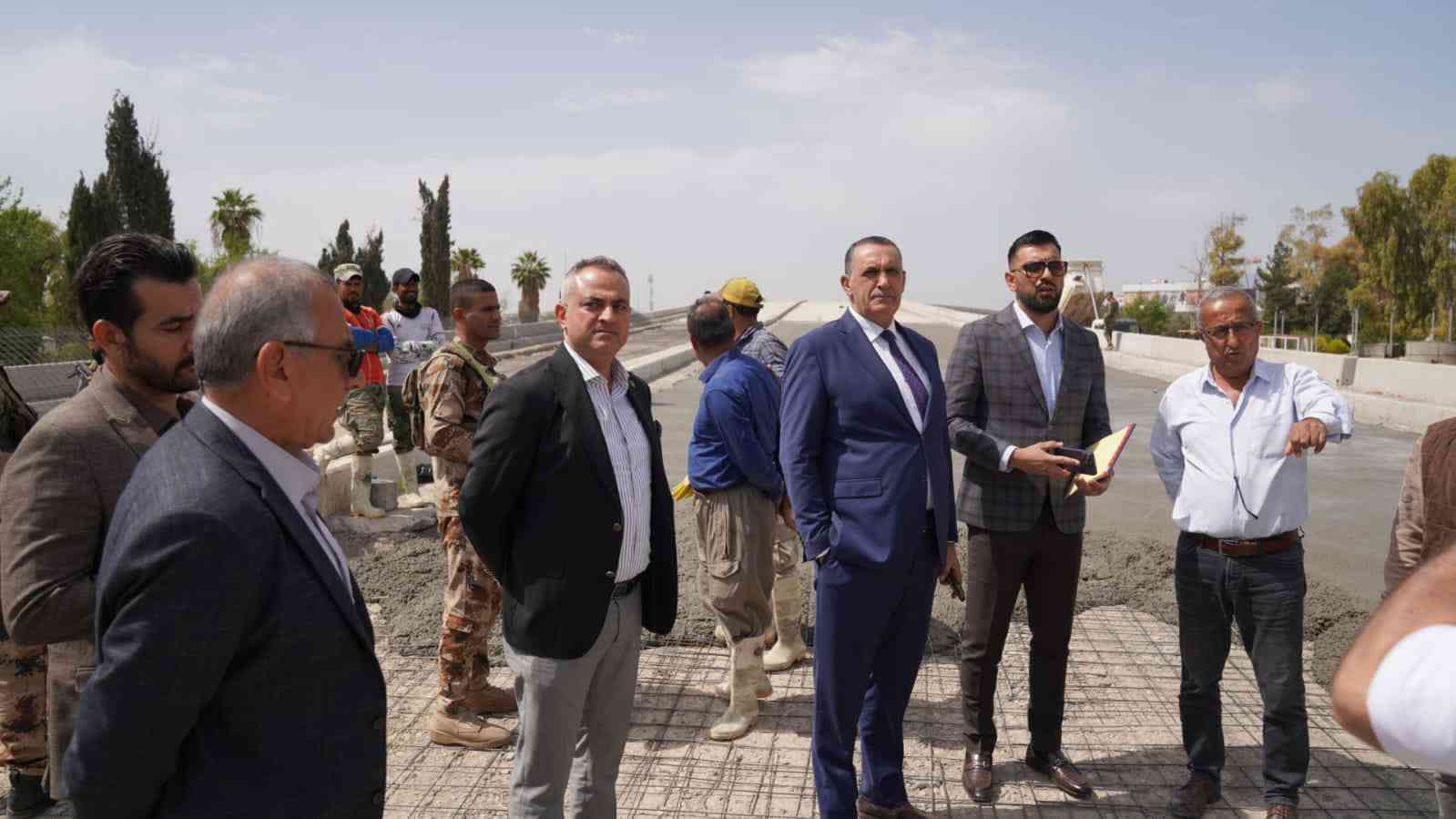 الجبوري ..  يطلع على اعمال انشاء مجسر الشهداء في مدينة كركوك .