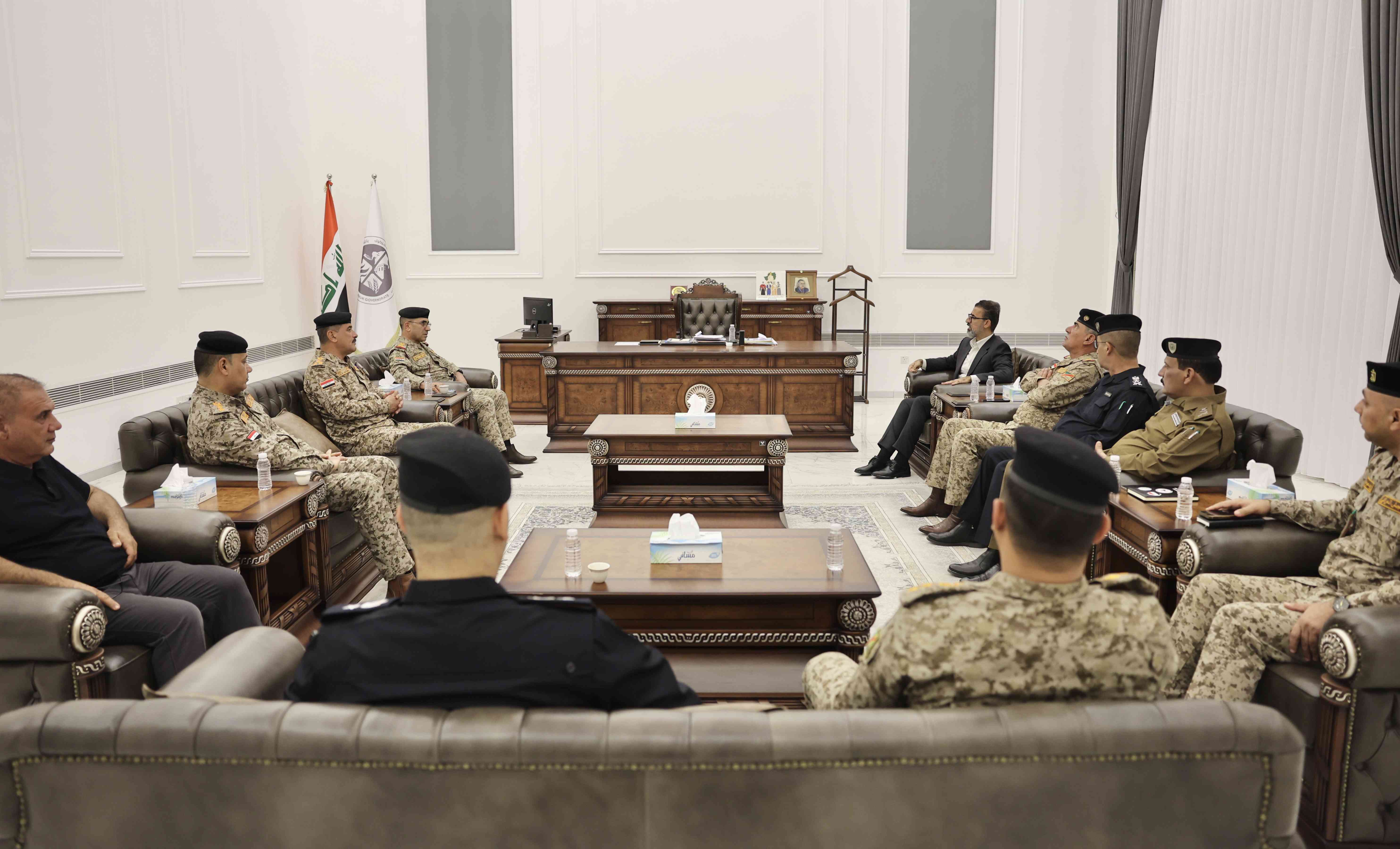 ترأس السيد محافظ كركوك ريبوار طه رئيس اللجنة الامنية العليا ، اجتماعاً أمنياً في مبنى المحافظة بحضور نائب قائد القوات البرية